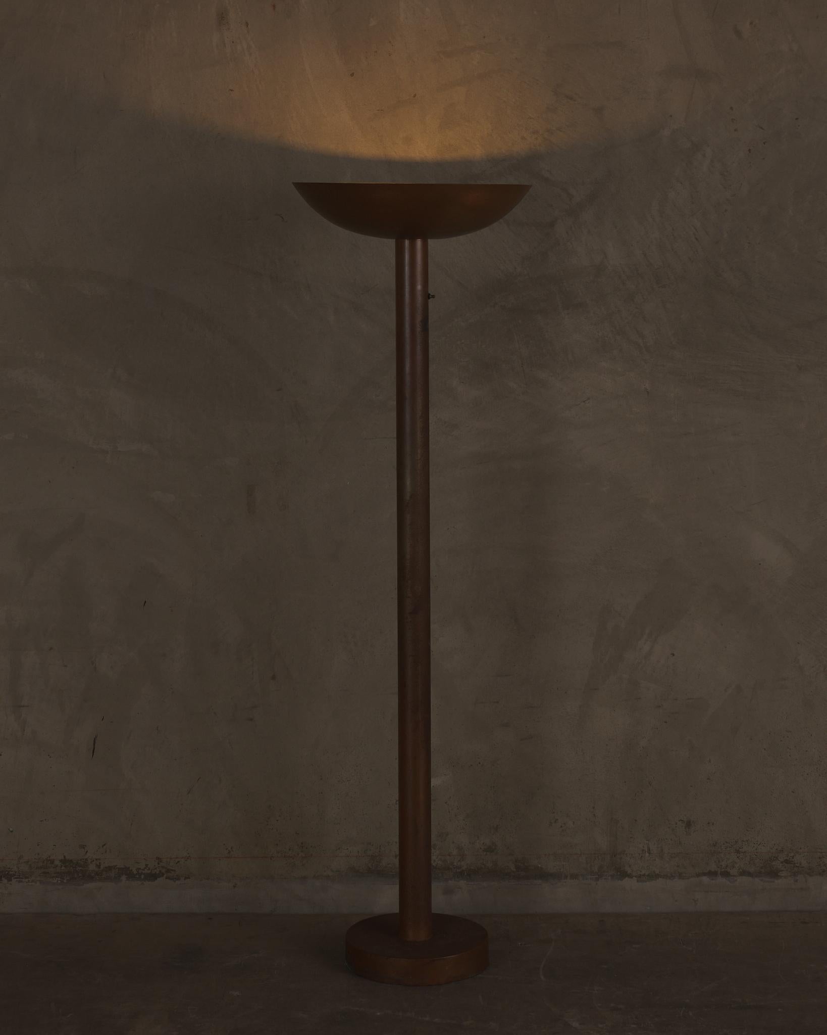 Inconnu Torchère moderne à la manière de Gilbert Rohde en vente