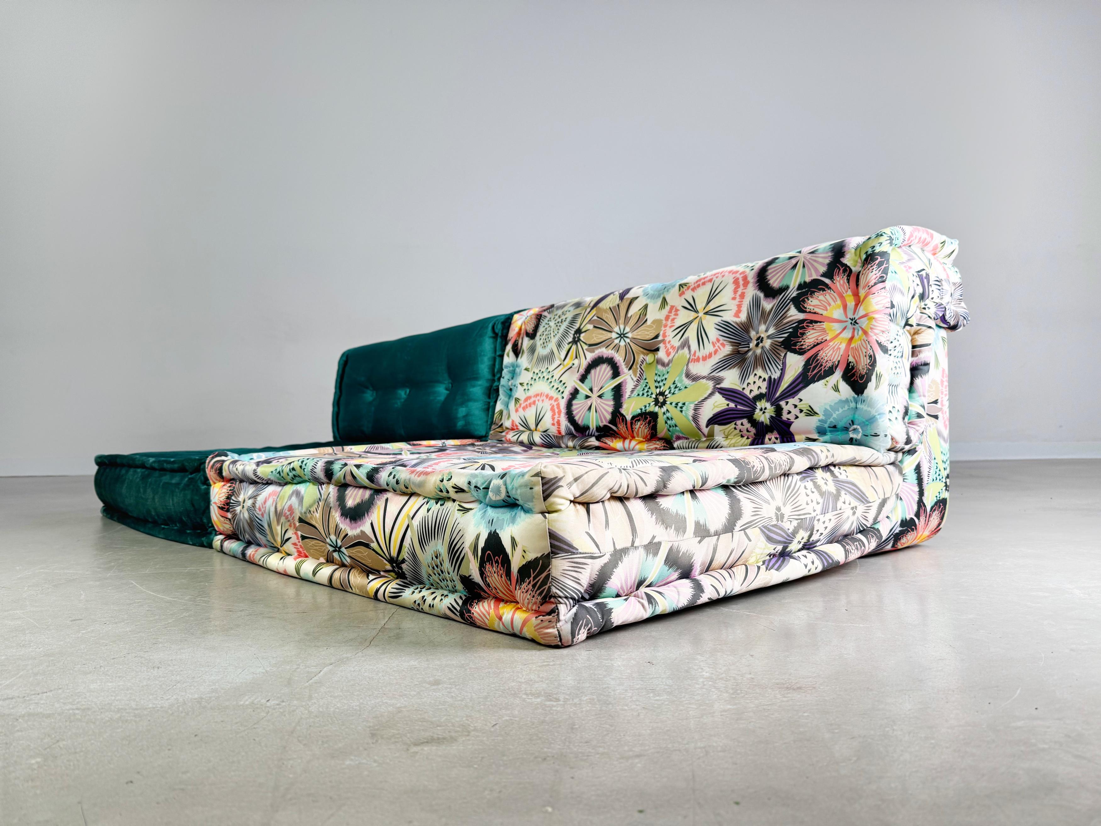 Sofá moderno Roche Bobois Sofá Mah Jong Hans Hopfer bunt Tela en venta
