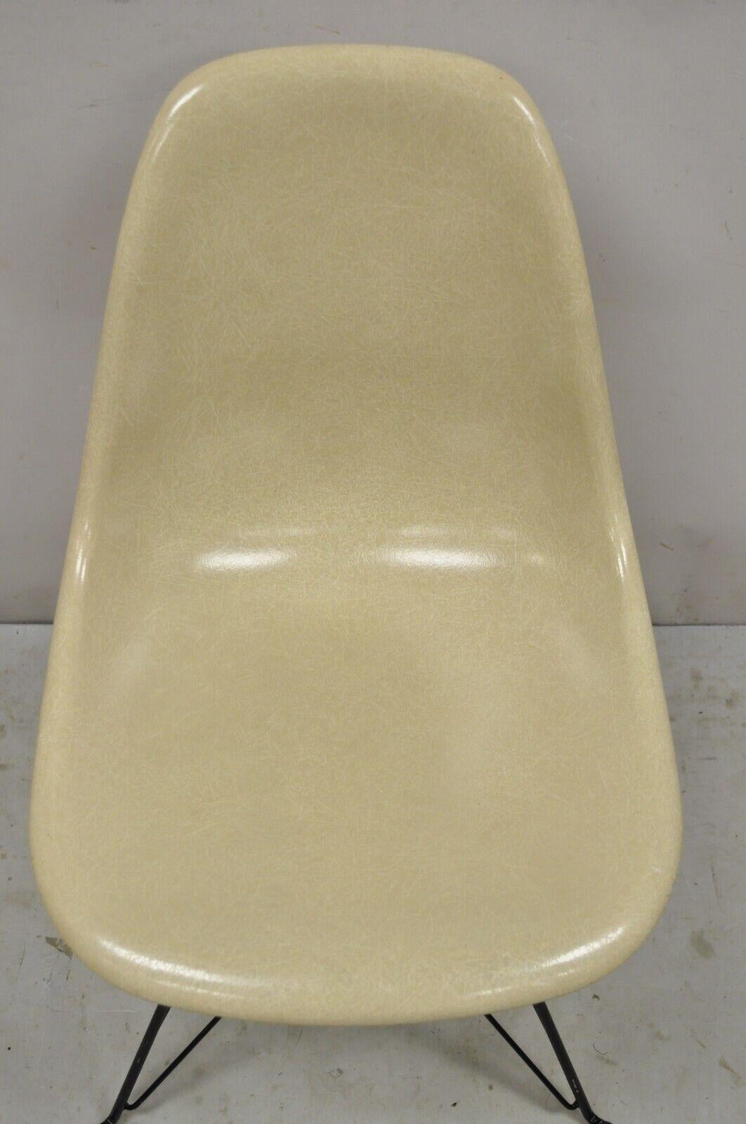 Mid-Century Modern Modernica Case Study Oatmeal Fiberglass Side Chair with Black Metal Base (B)