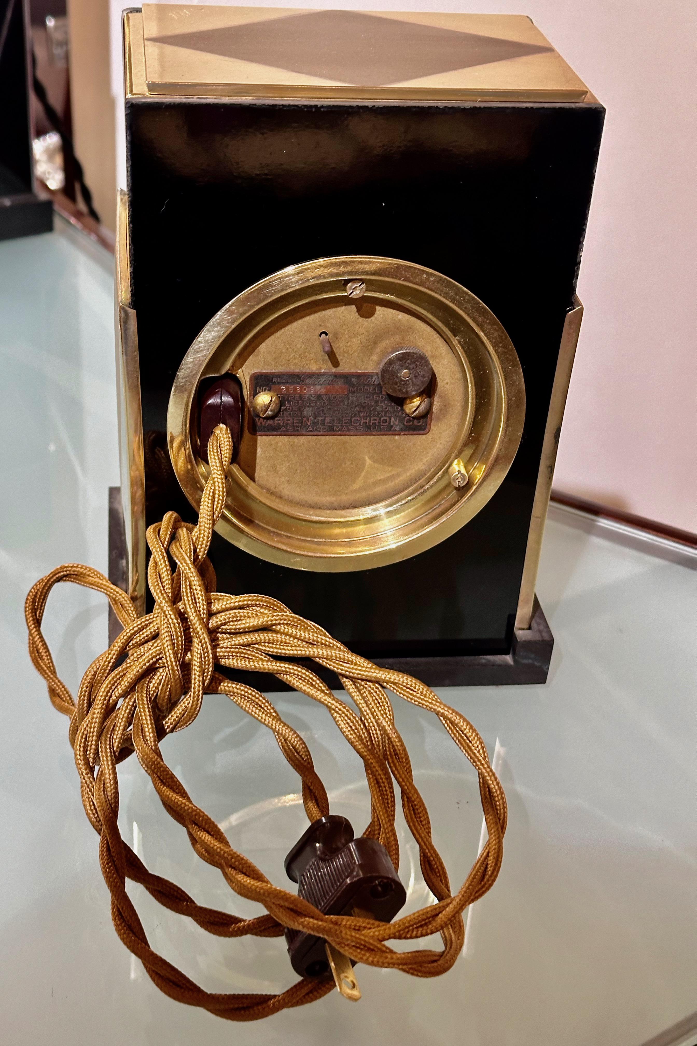 Modernique Telechron-Uhr von Paul Frankl, Art déco-Wolkenkratzer- Telechron-Uhr, 1928, Gold im Angebot 4
