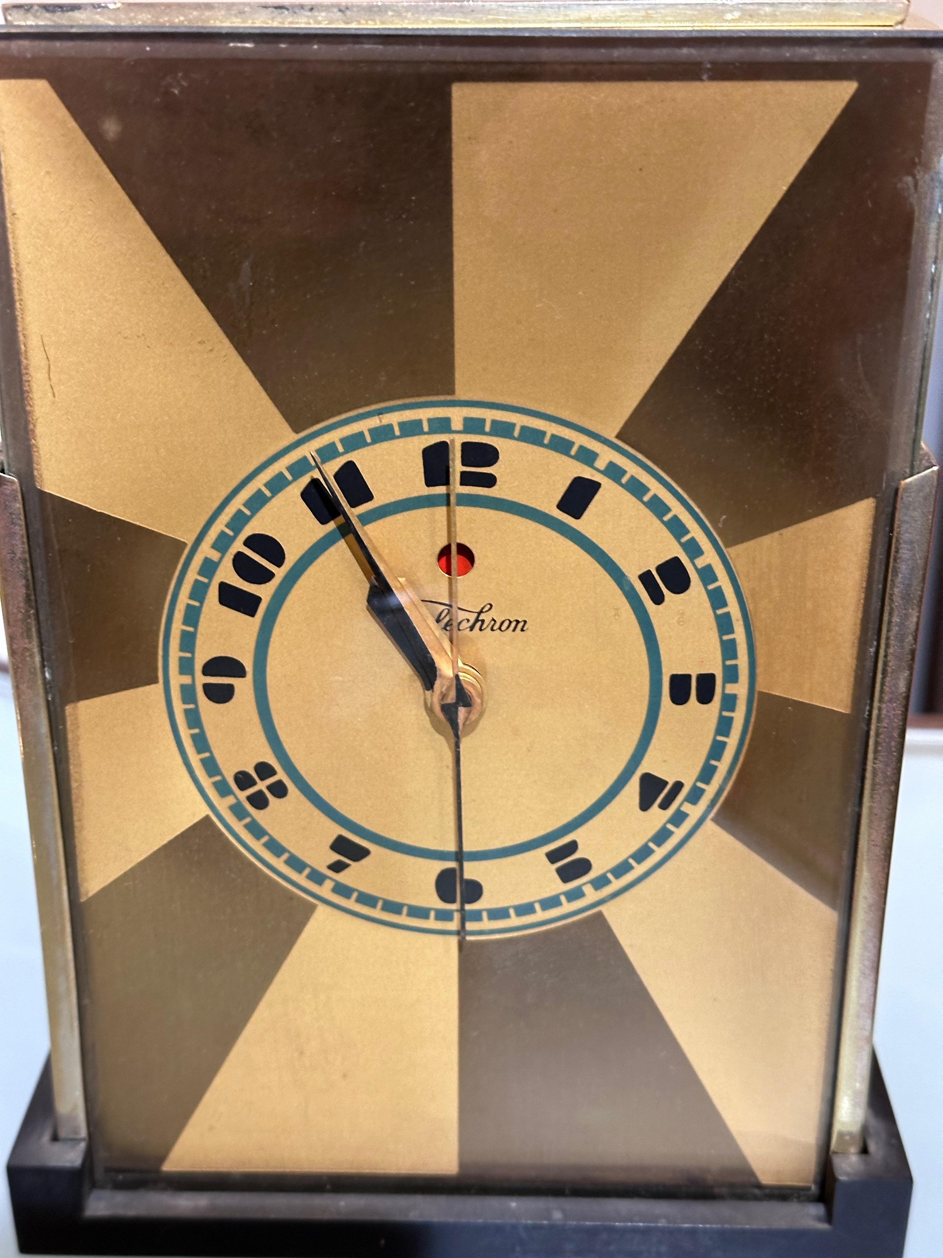 Modernique Telechron-Uhr von Paul Frankl, Art déco-Wolkenkratzer- Telechron-Uhr, 1928, Gold im Zustand „Gut“ im Angebot in Oakland, CA