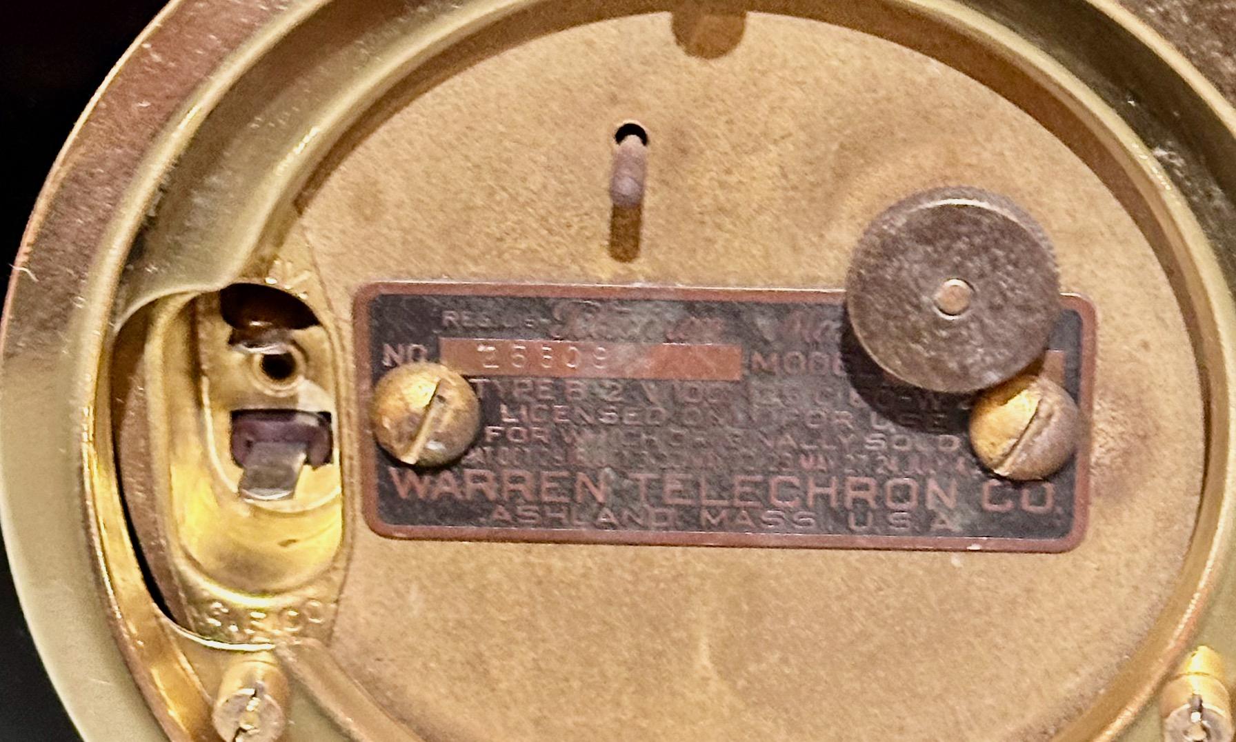 Modernique Telechron-Uhr von Paul Frankl, Art déco-Wolkenkratzer- Telechron-Uhr, 1928, Gold im Angebot 1