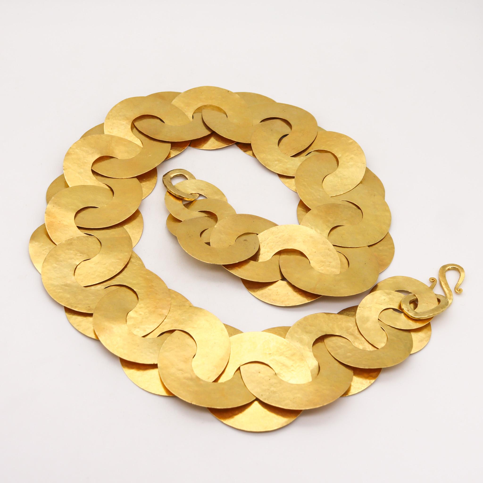 Modernism 1970 Concentric Circles Geometric Necklace Hammered 18Kt Yellow Gold For Sale 1