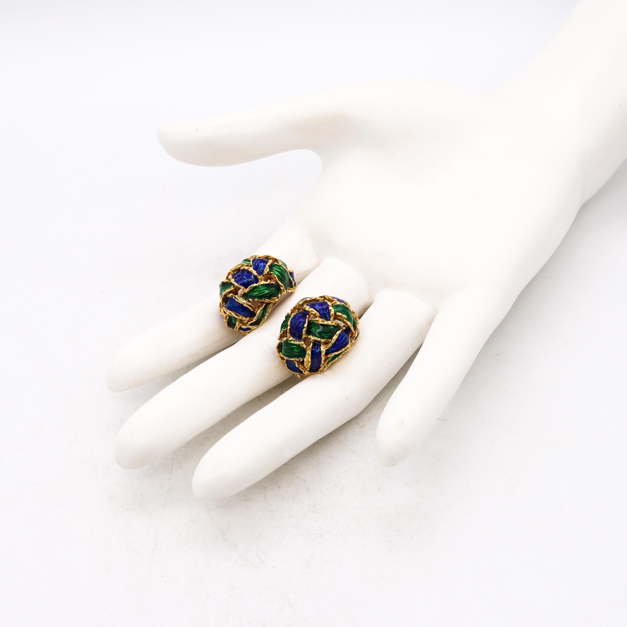 Italian enameled clips on earrings.

Vintage colorful oval bombe pair, created in Milano during the Italian transitional periods of the mid-century to the modernism, back in the 1970. These pair of clips-earrings has been carefully crafted in solid