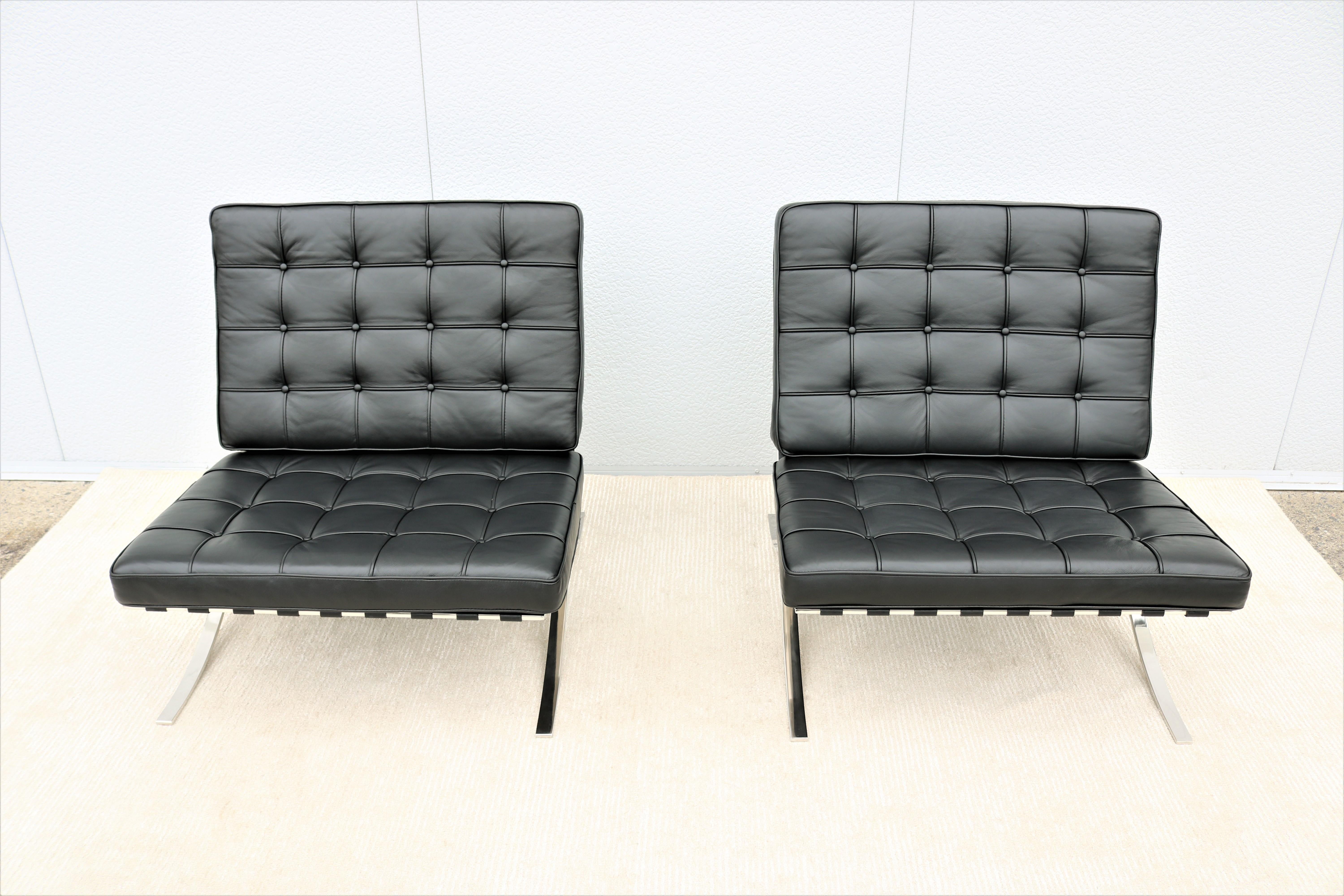 Modernism Ludwig Mies van der Rohe Black Leather Barcelona Lounge Chairs, a Pair 2