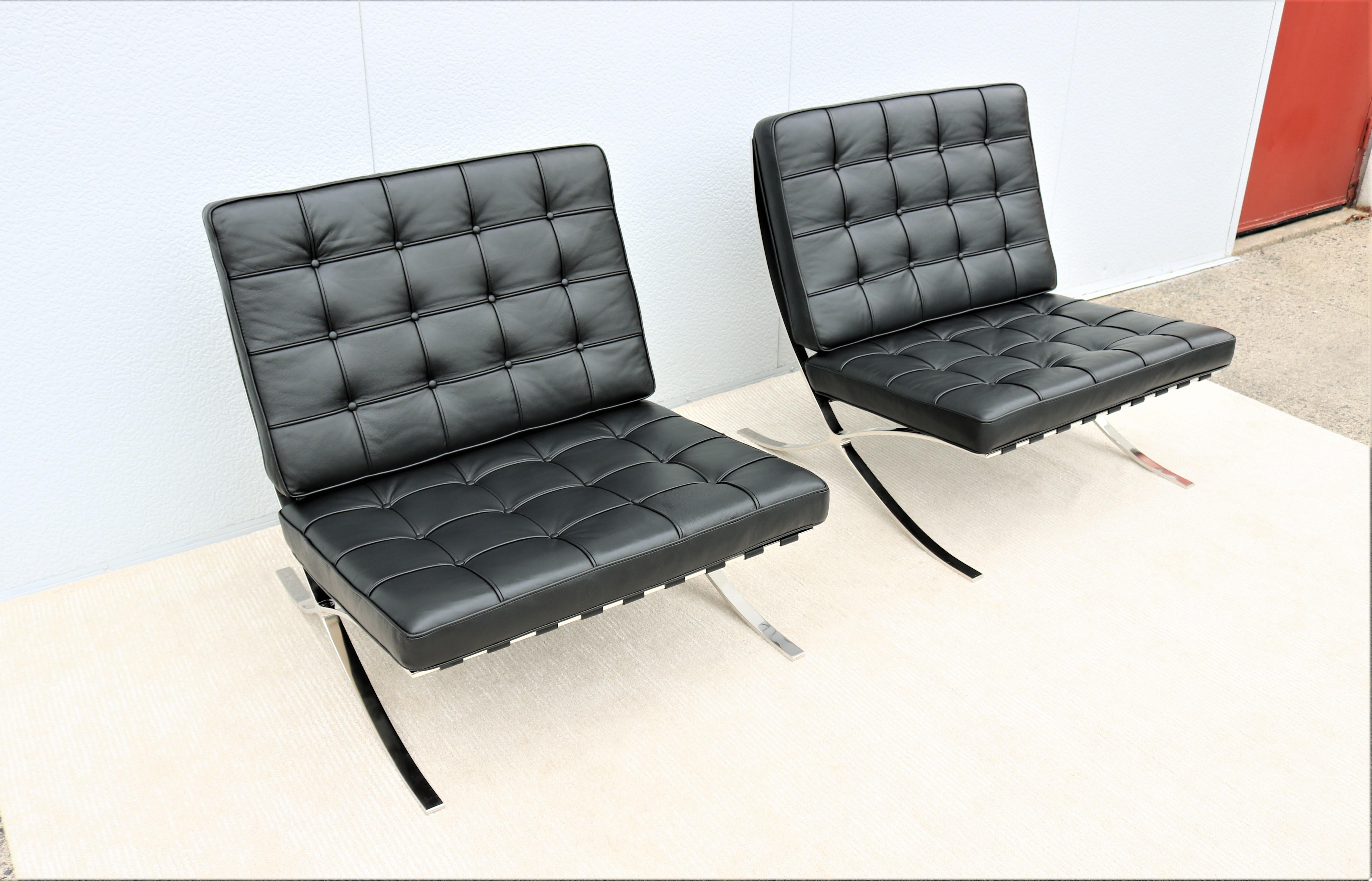 Modernism Ludwig Mies van der Rohe Black Leather Barcelona Lounge Chairs, a Pair 3