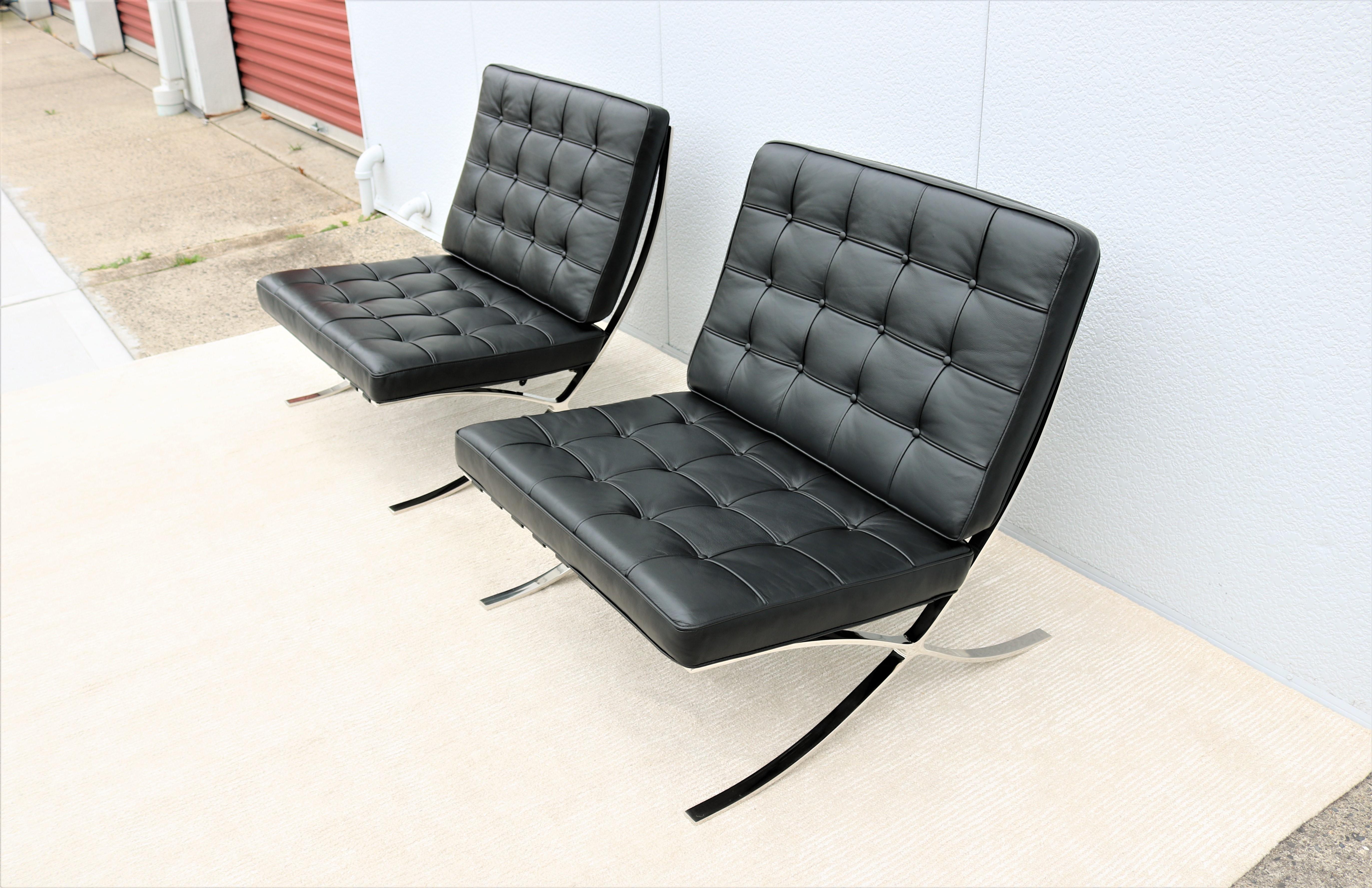 Modernism Ludwig Mies van der Rohe Black Leather Barcelona Lounge Chairs, a Pair 4