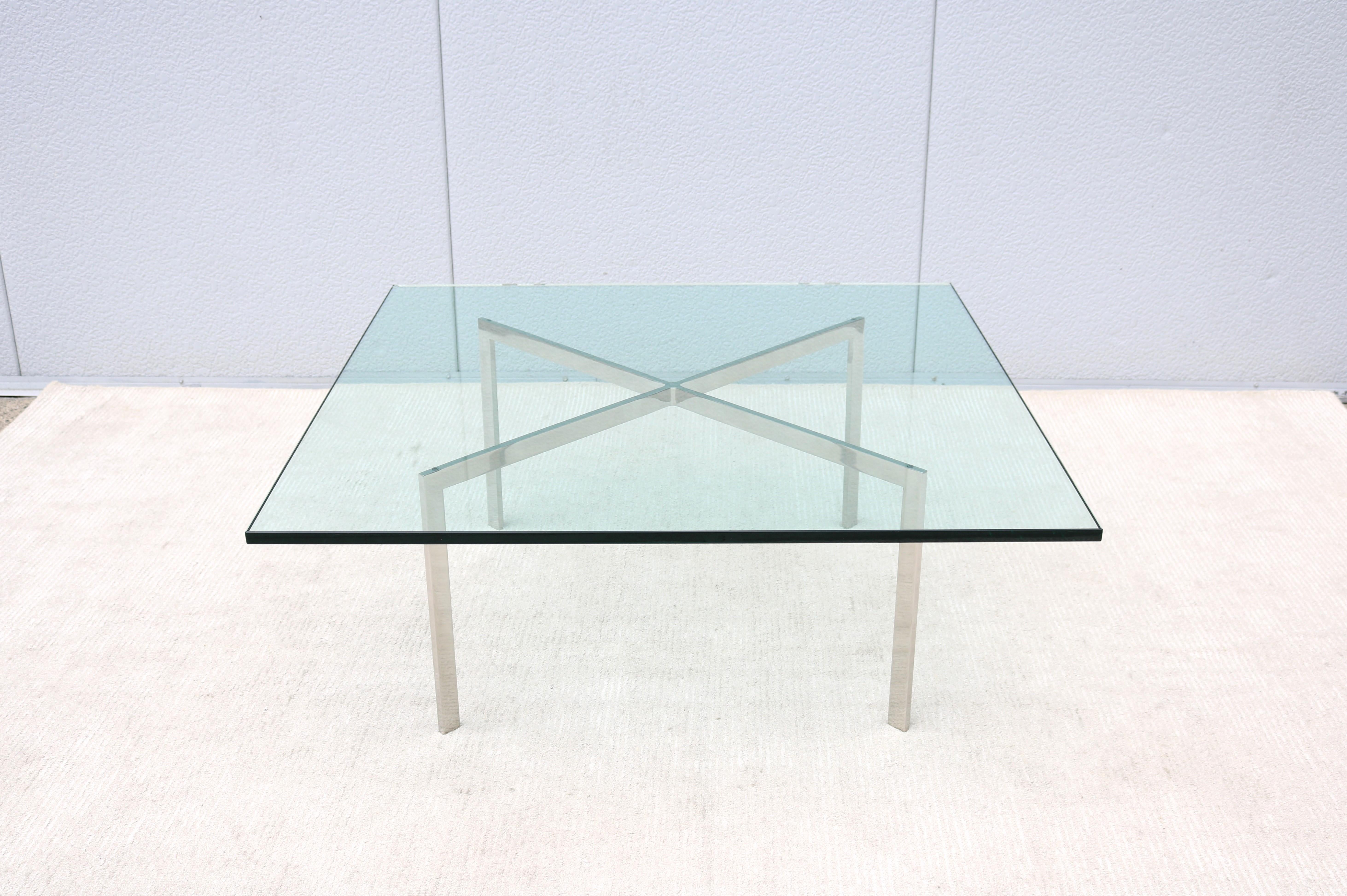 Minimaliste Modernisme Ludwig Mies van der Rohe Knoll Barcelona table basse en acier inoxydable en vente