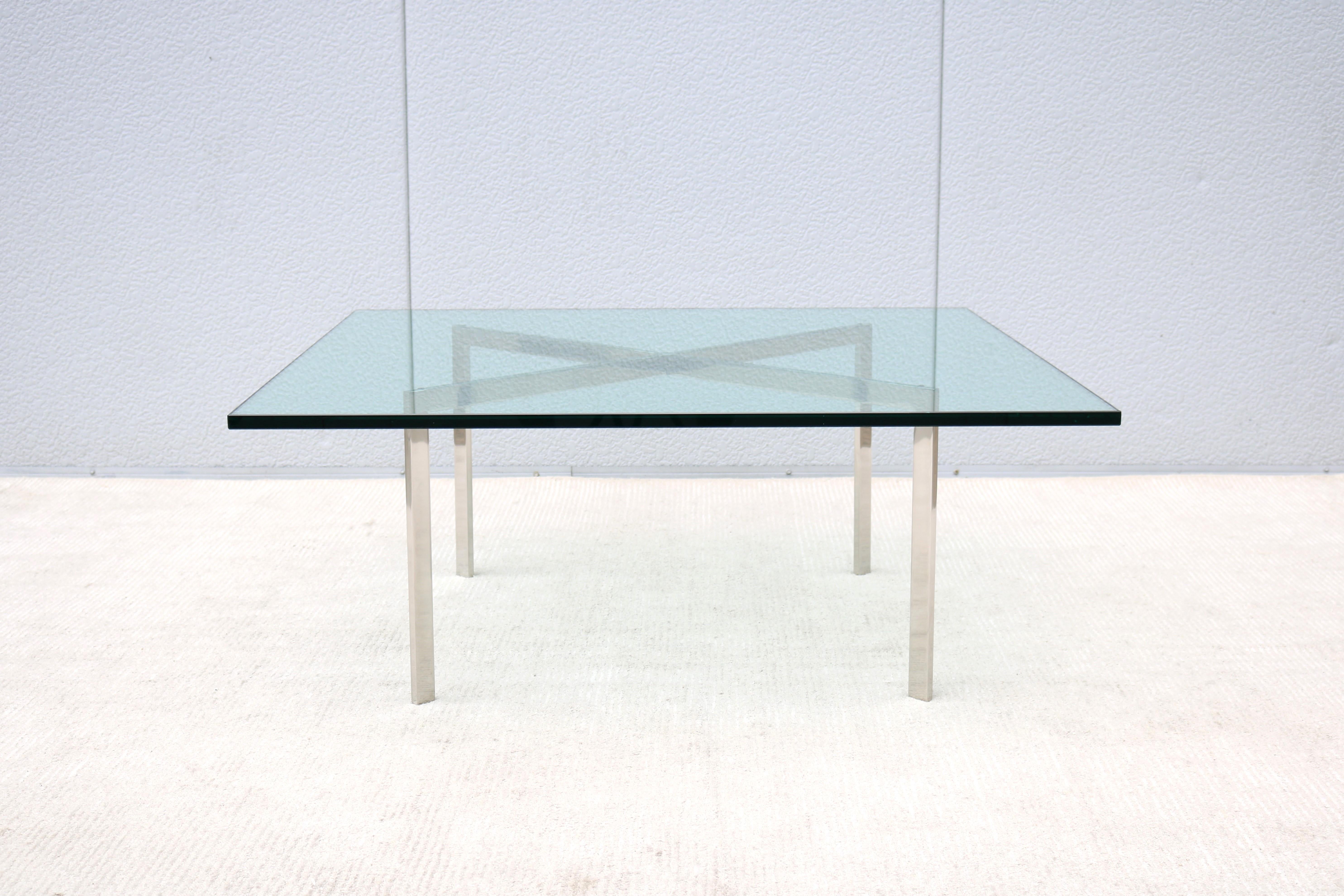 Biseauté Modernisme Ludwig Mies van der Rohe Knoll Barcelona table basse en acier inoxydable en vente