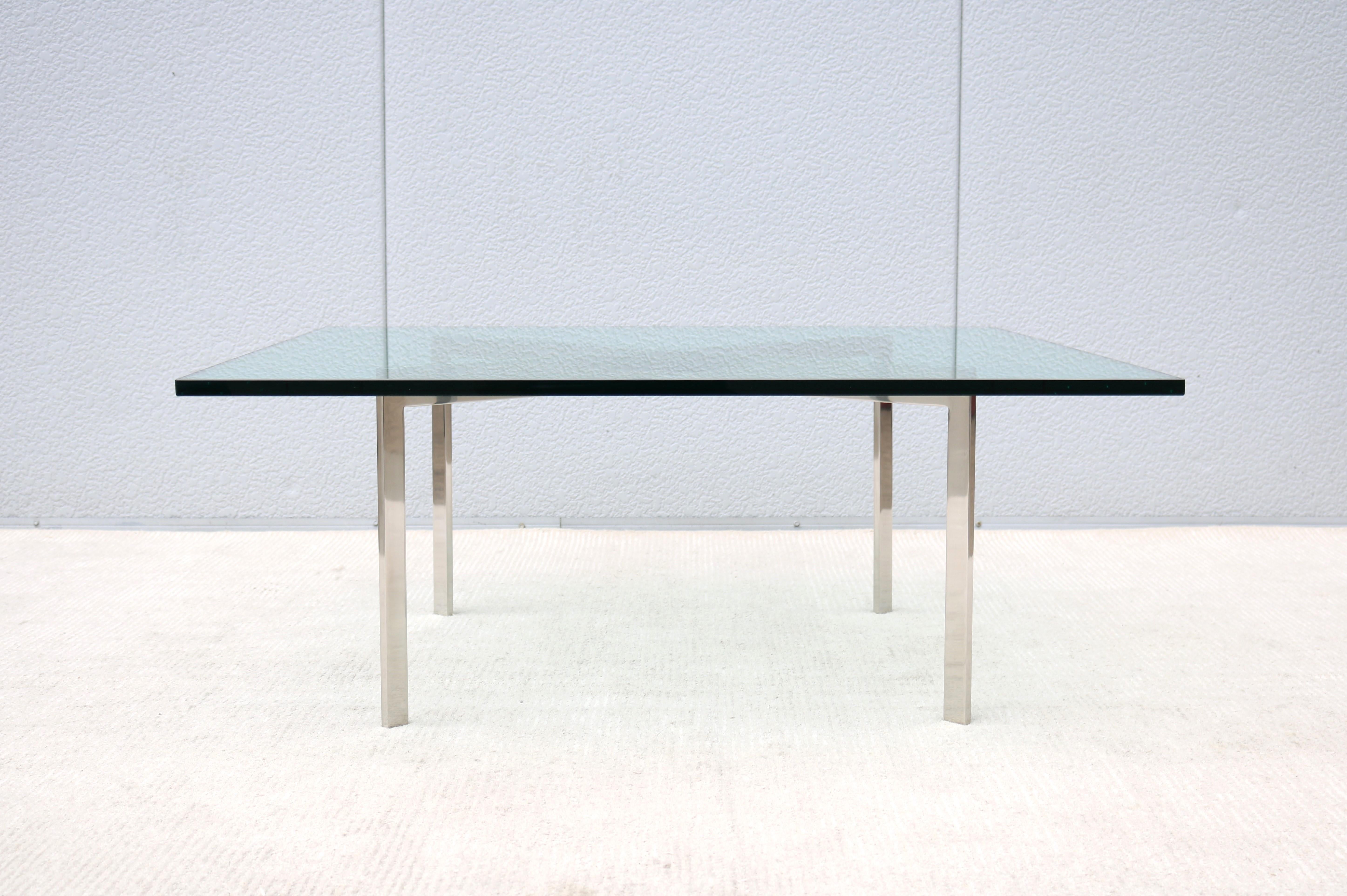 Modernisme Ludwig Mies van der Rohe Knoll Barcelona table basse en acier inoxydable Bon état - En vente à Secaucus, NJ