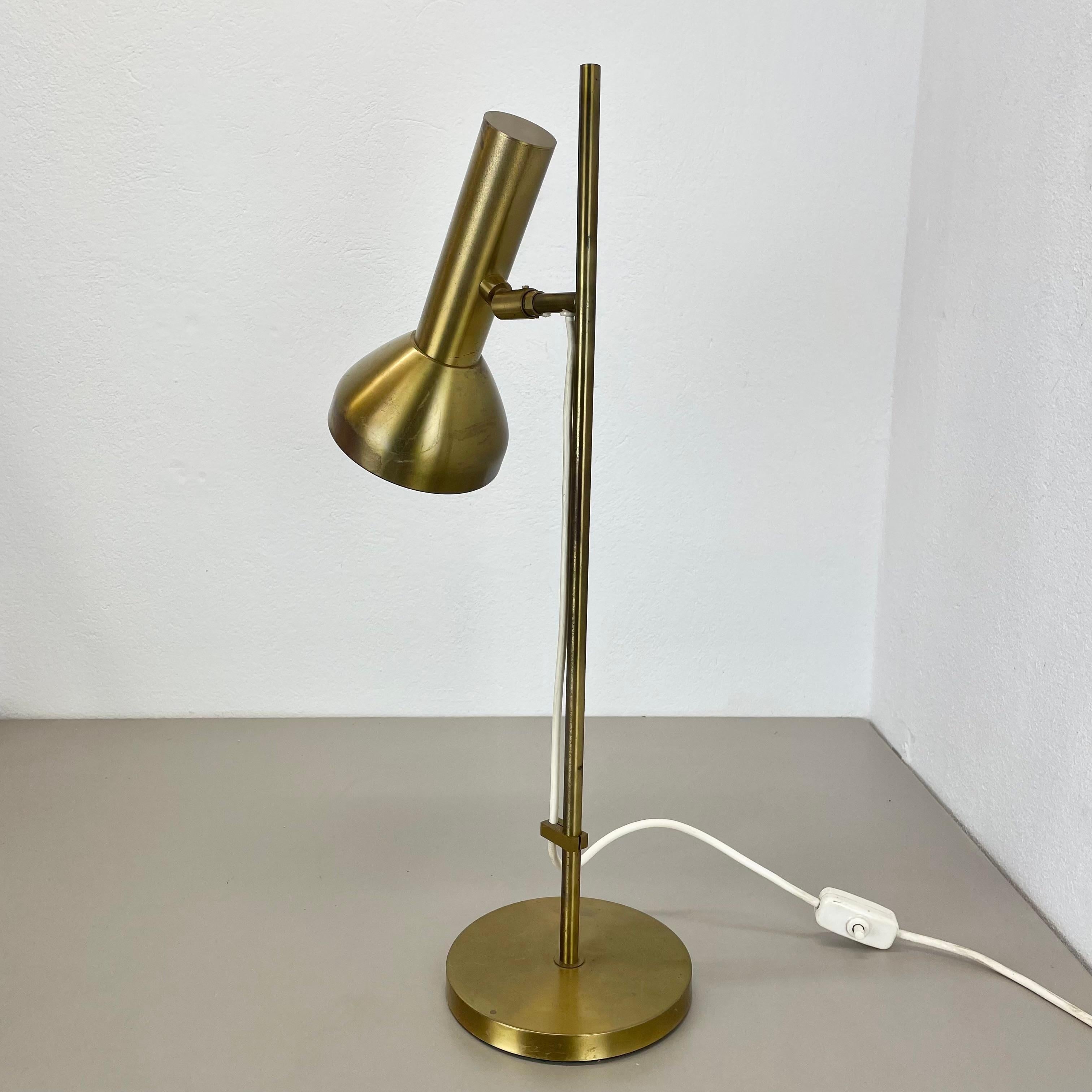 Allemand Lampe de table moderniste à 1 branche réglable en laiton massif fabriquée par Cosack Allemagne, années 1960 en vente