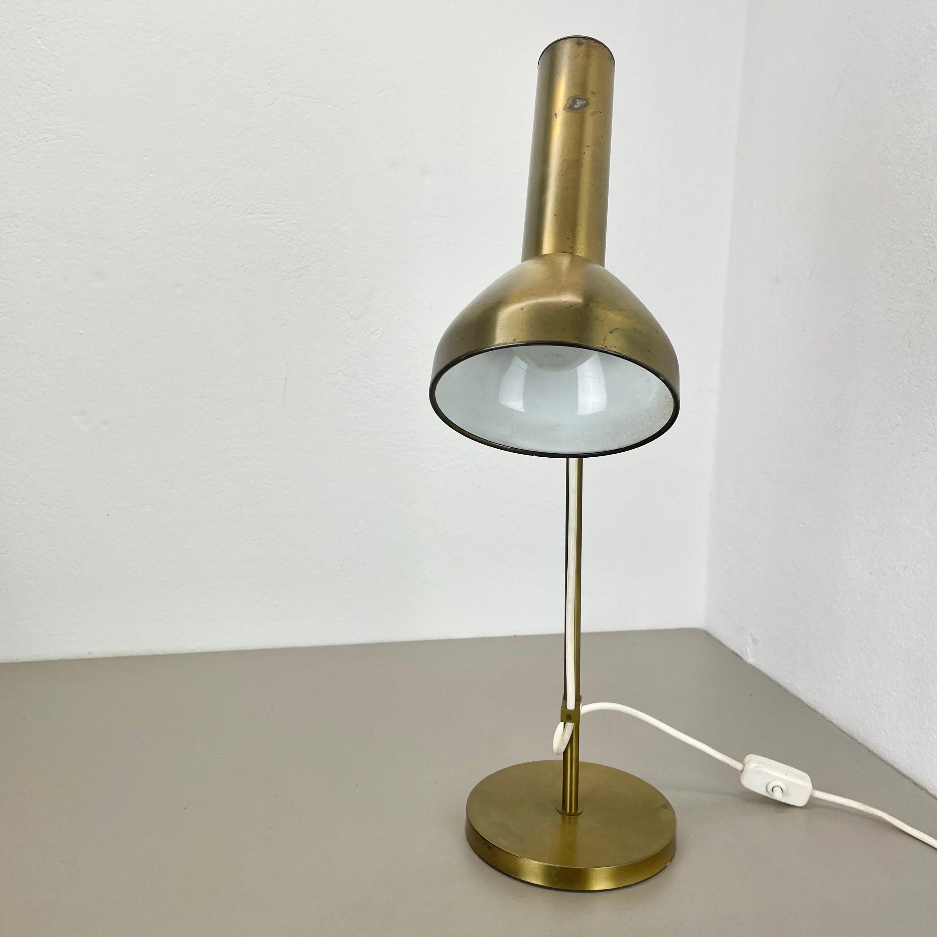 Lampe de table moderniste à 1 branche réglable en laiton massif fabriquée par Cosack Allemagne, années 1960 État moyen - En vente à Kirchlengern, DE