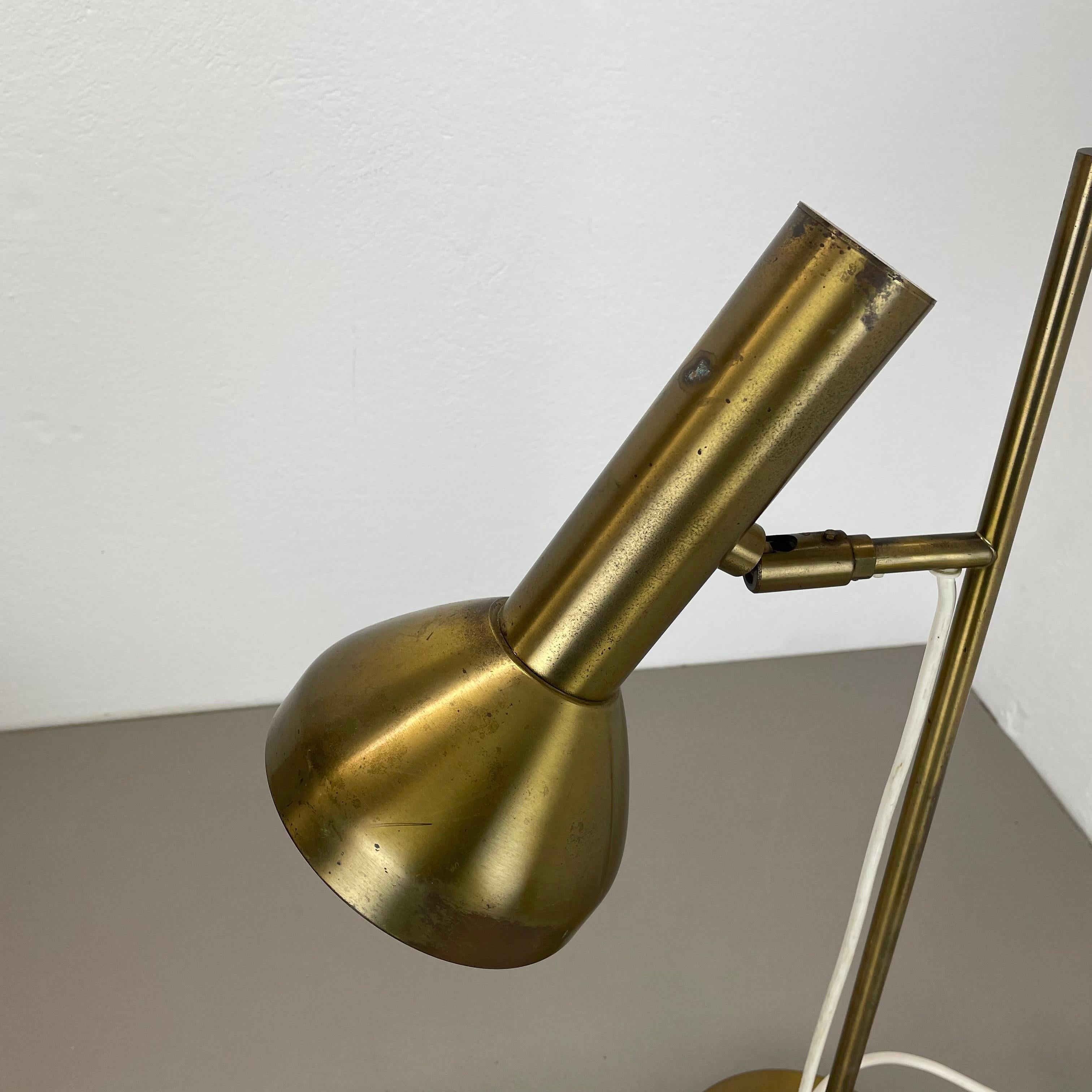 Laiton Lampe de table moderniste à 1 branche réglable en laiton massif fabriquée par Cosack Allemagne, années 1960 en vente