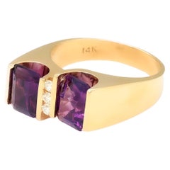 Cocktailring im modernistischen Stil aus 14-karätigem Gold mit zwei Amethysten (insgesamt 3,3 Karat) und Diamanten