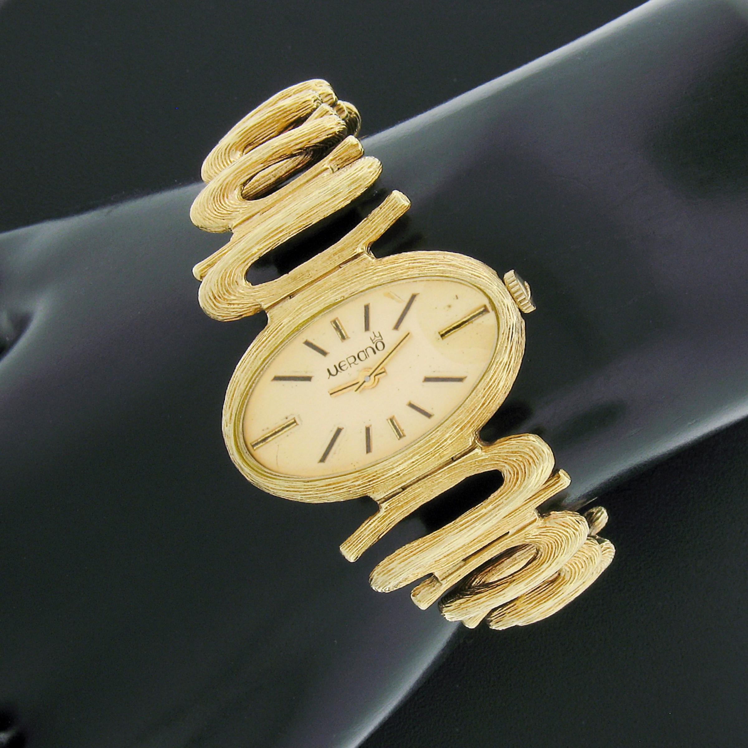 Hier haben wir eine sehr elegante Vintage Merano Armbanduhr aus massivem 14k Gelbgold. Diese stilvolle Uhr verfügt über ein in Deutschland hergestelltes mechanisches Uhrwerk, das sich in perfektem Zustand befindet und die Zeit genau einhält. Das