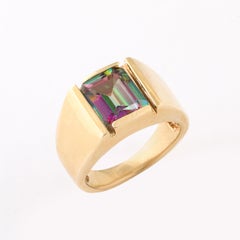 Anello modernista in oro 14K con topazio mistico taglio smeraldo Americano, XX secolo