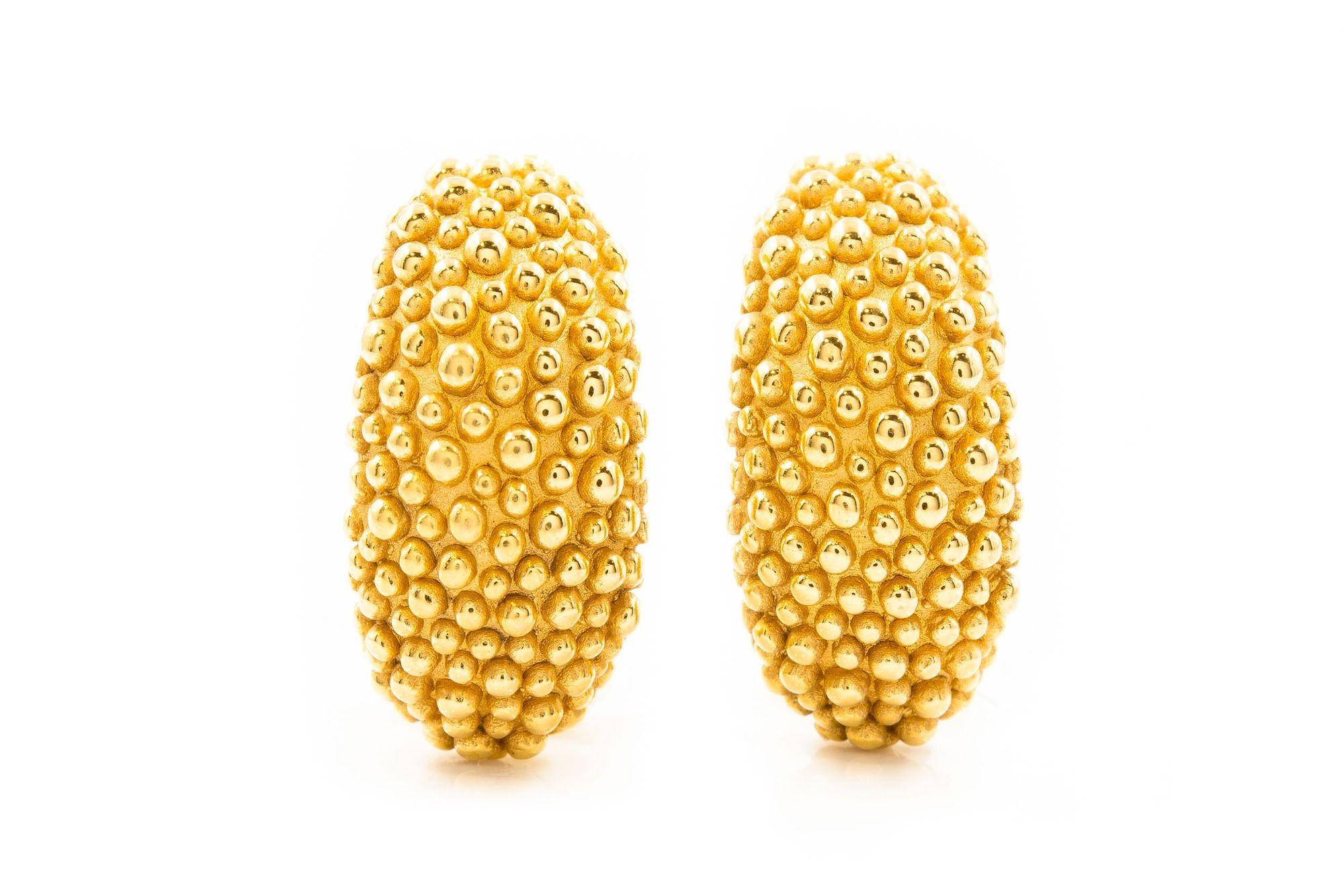 Modernist 14k Yellow Gold Chunky Half-Hoop Earrings
Item # C104603

A fun pair of 14k yellow gold earrings.

Specifications:

Composition:
All items are rigorously tested for metal content. Ask us about our 4-step metal content testing process.