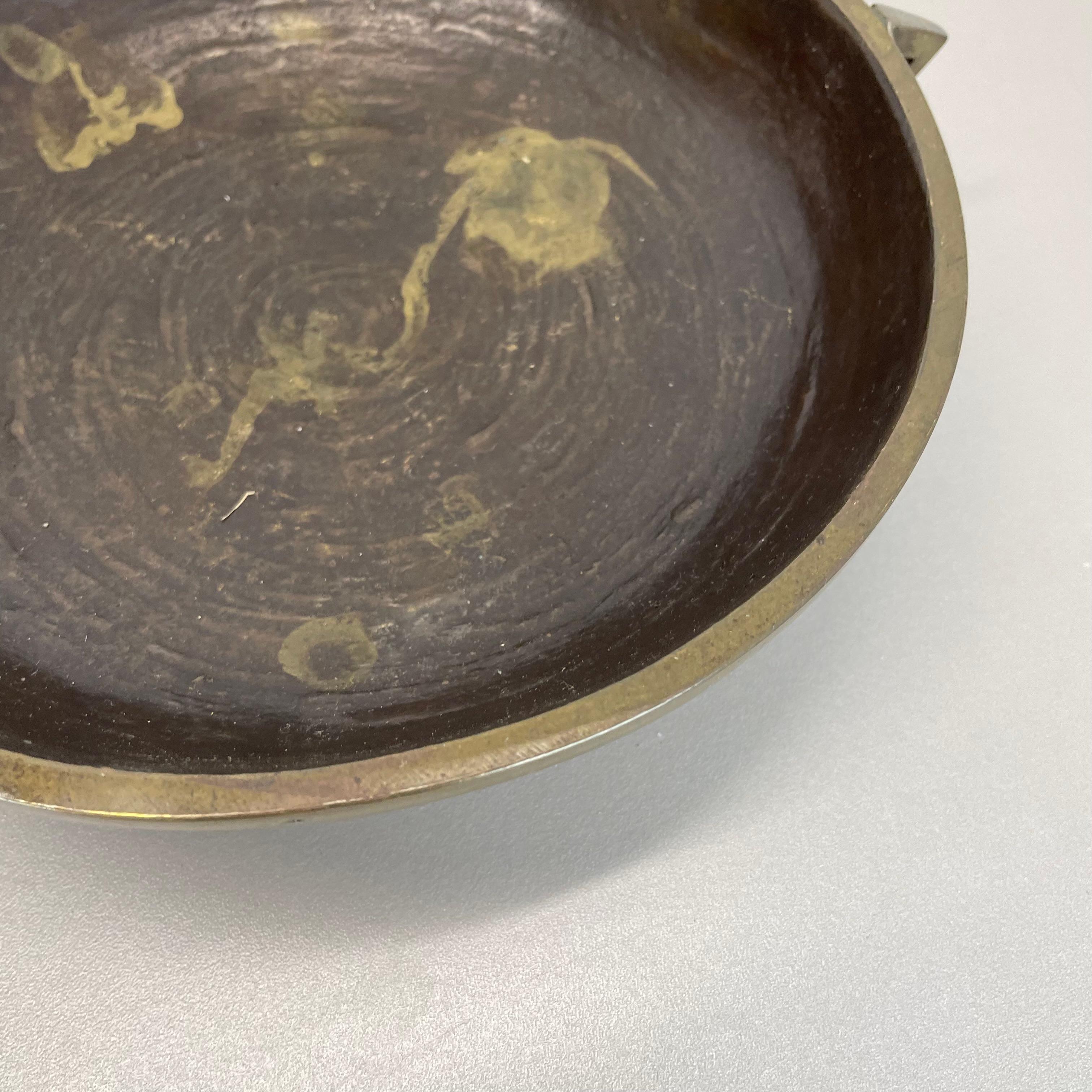 Modernist 1.4kg Sculptural Brutalist Bronze shell bowl Element, France, 1960s For Sale 4