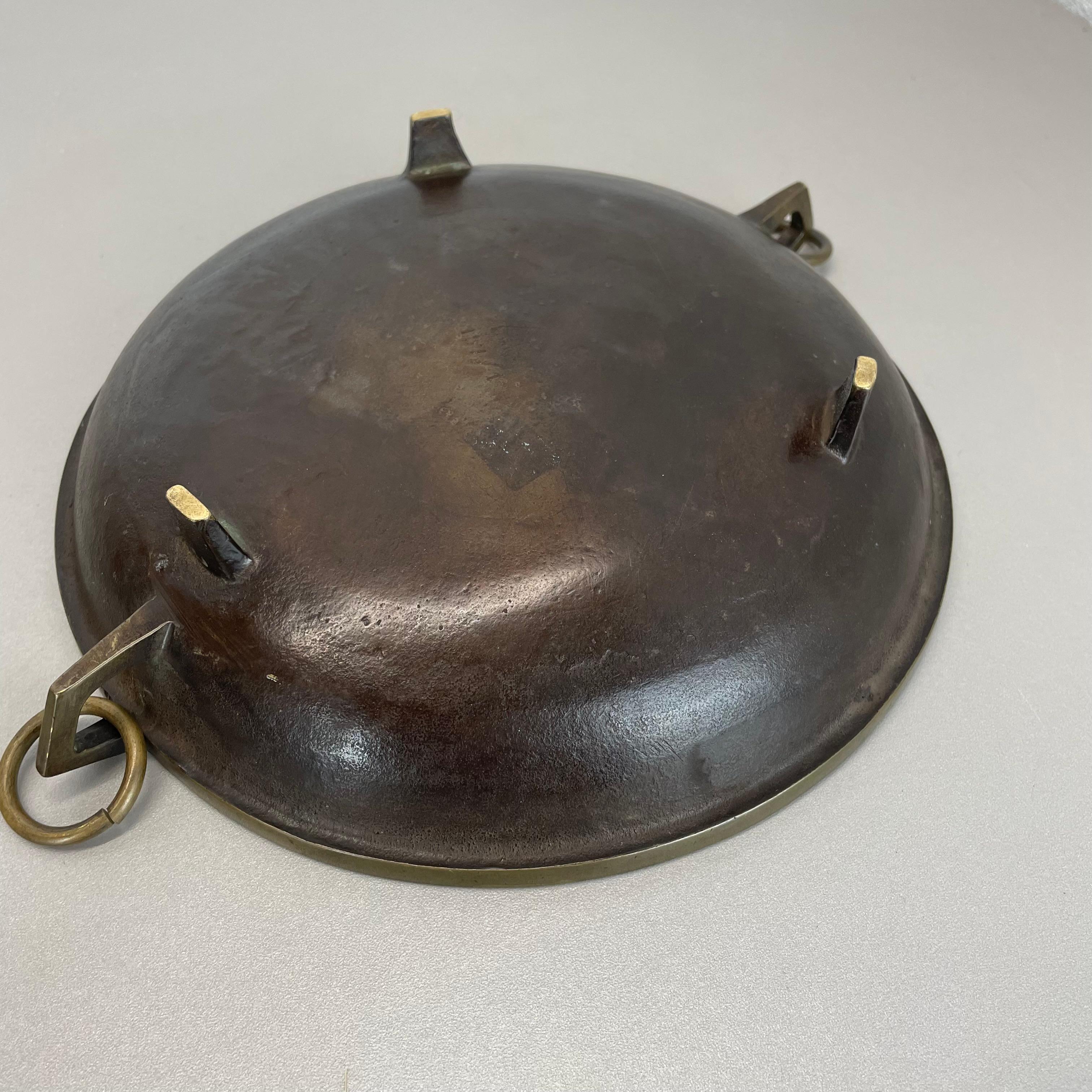 Modernist 1.4kg Sculptural Brutalist Bronze shell bowl Element, France, 1960s For Sale 9