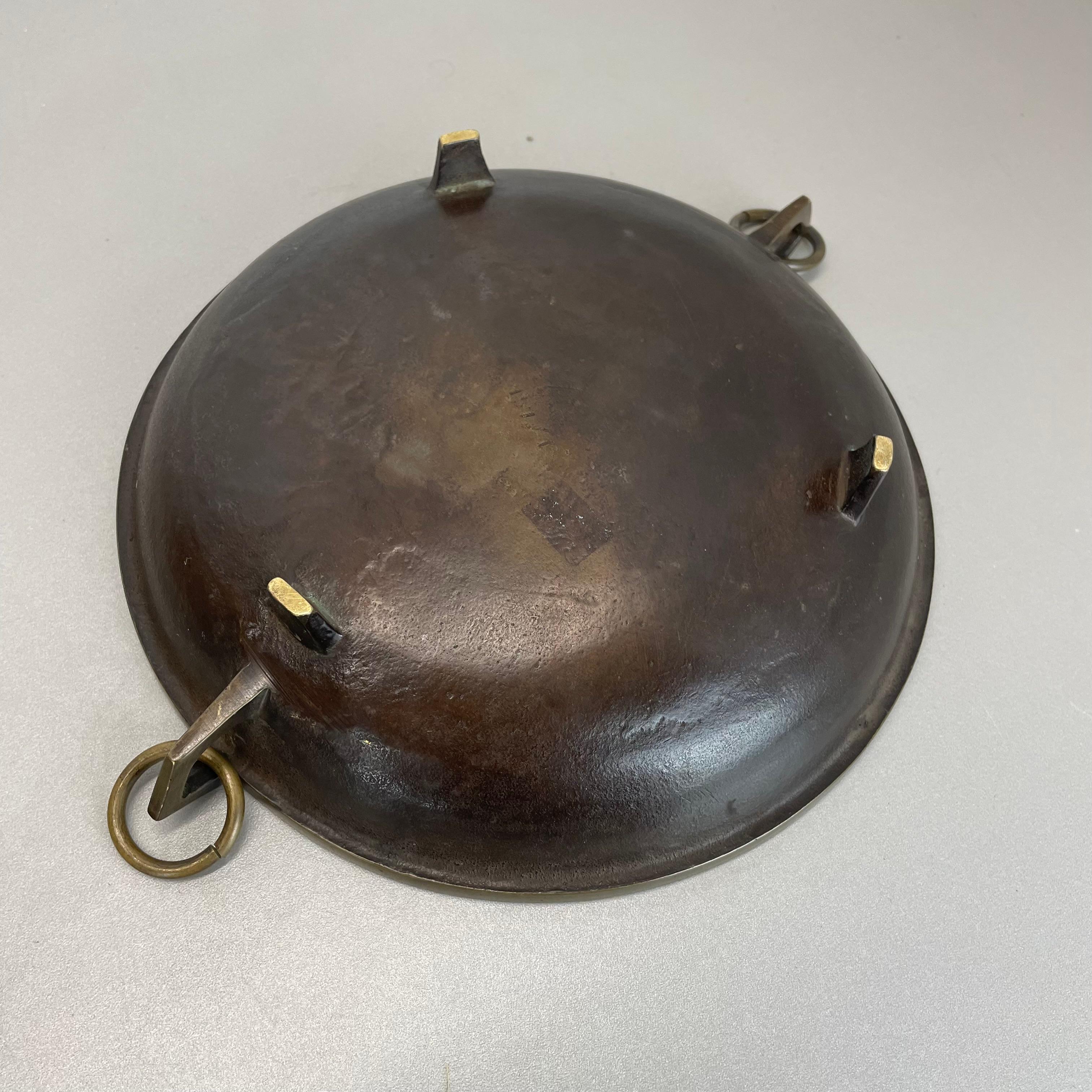 Modernist 1.4kg Sculptural Brutalist Bronze shell bowl Element, France, 1960s For Sale 11