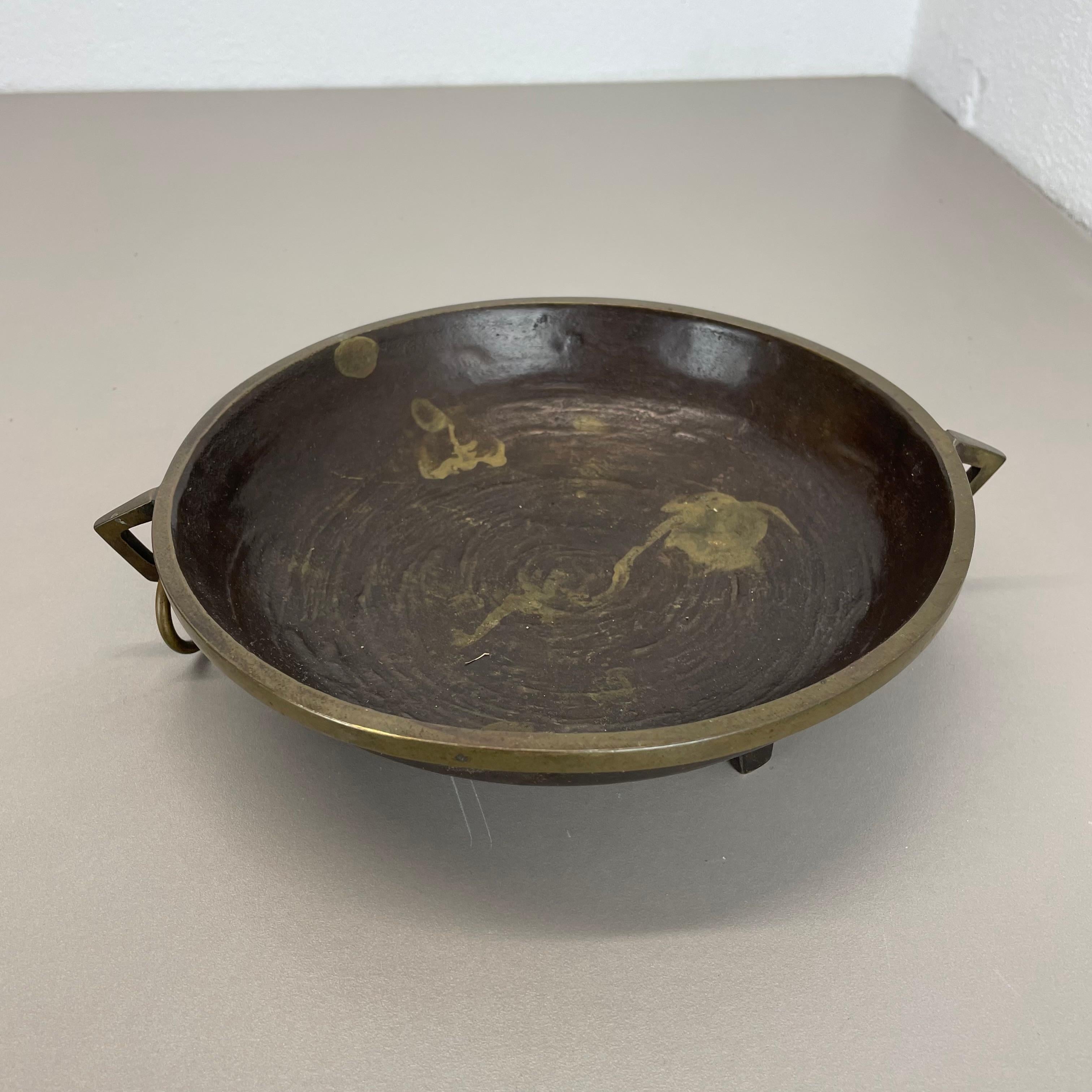 Modernist 1.4kg Sculptural Brutalist Bronze shell bowl Element, France, 1960s In Good Condition For Sale In Kirchlengern, DE