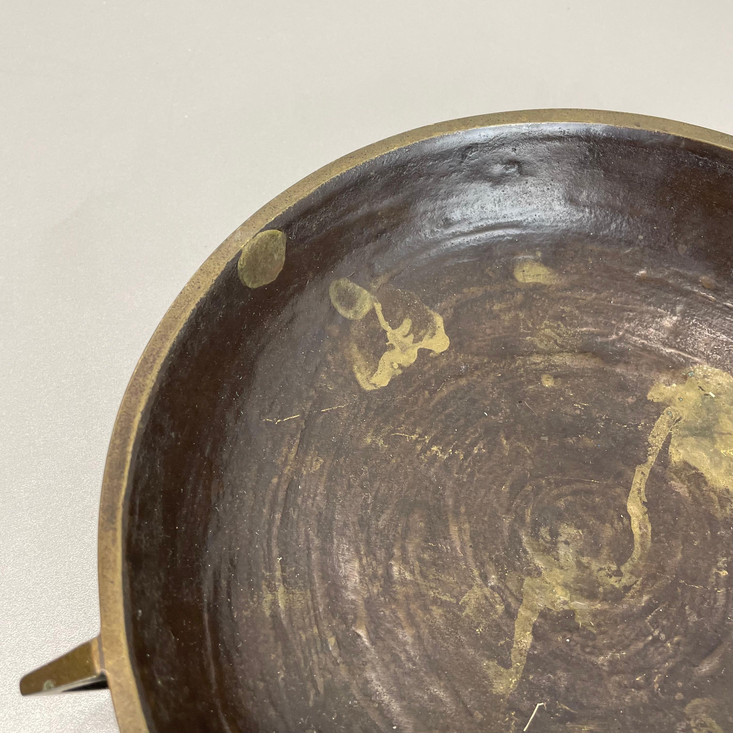 Modernist 1.4kg Sculptural Brutalist Bronze shell bowl Element, France, 1960s For Sale 1