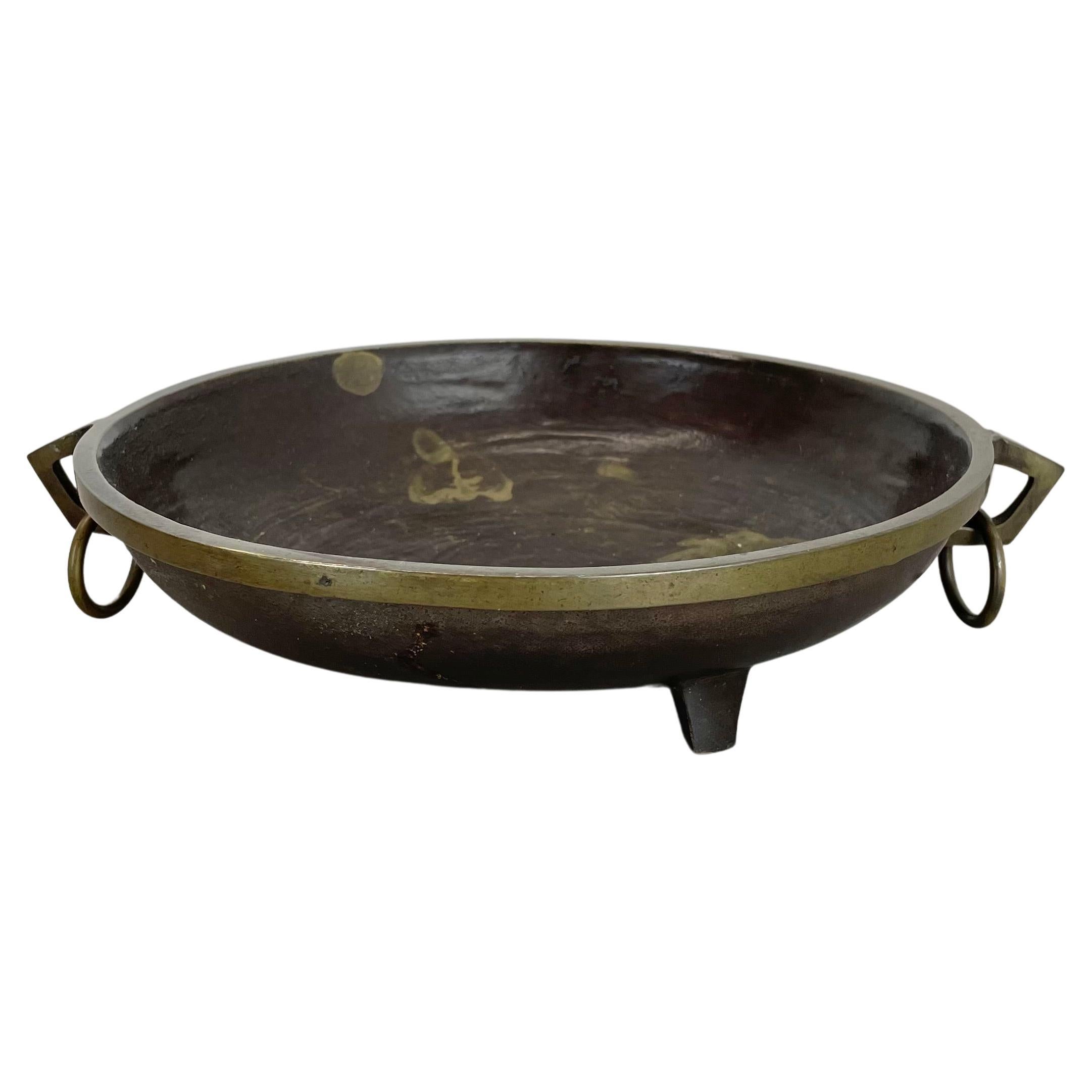 Modernist 1.4kg Sculptural Brutalist Bronze shell bowl Element, France, 1960s