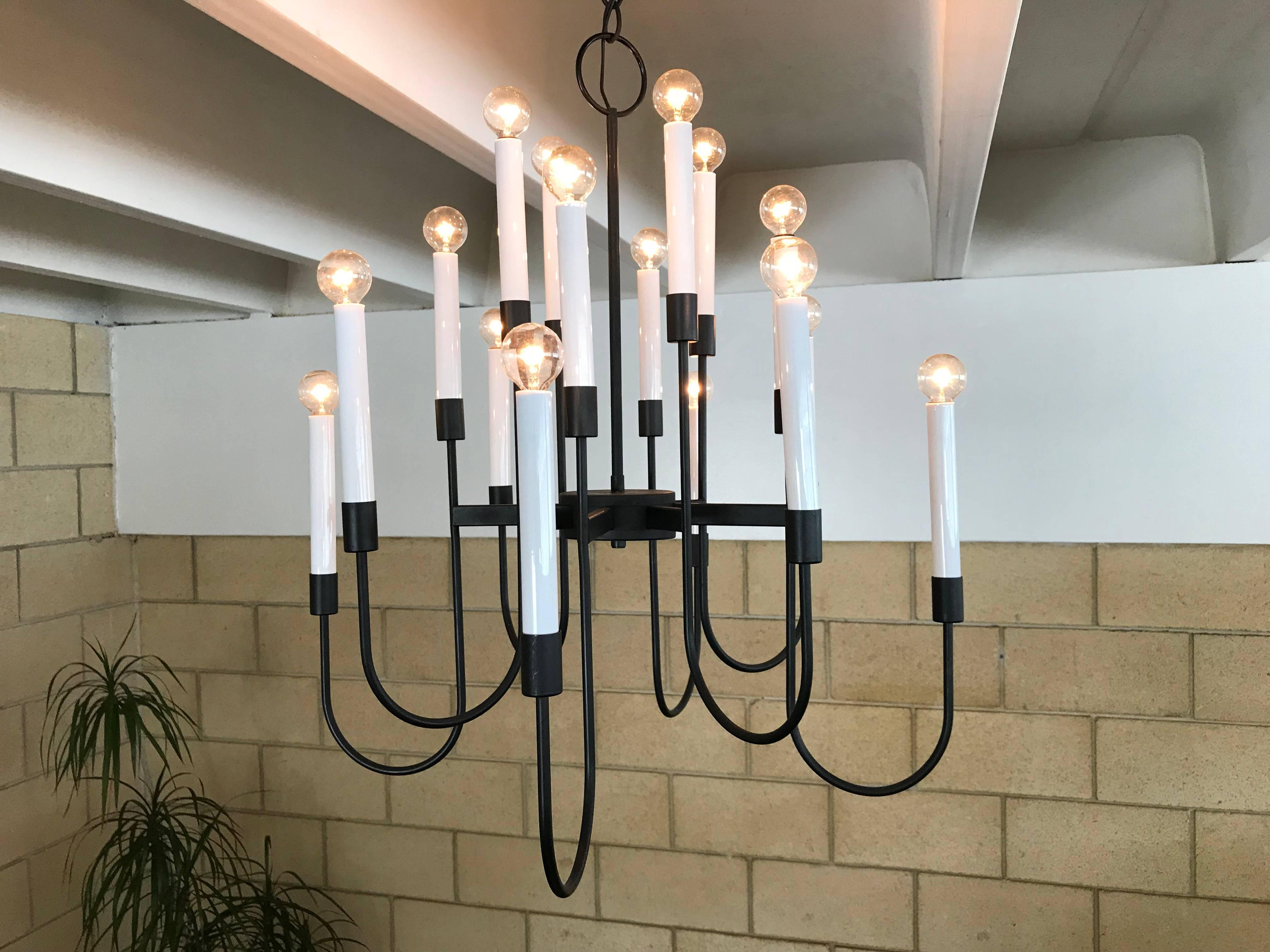 Mid-Century Modern Lustre moderniste à 16 ampoules en émail noir de Lightolier:: années 1960