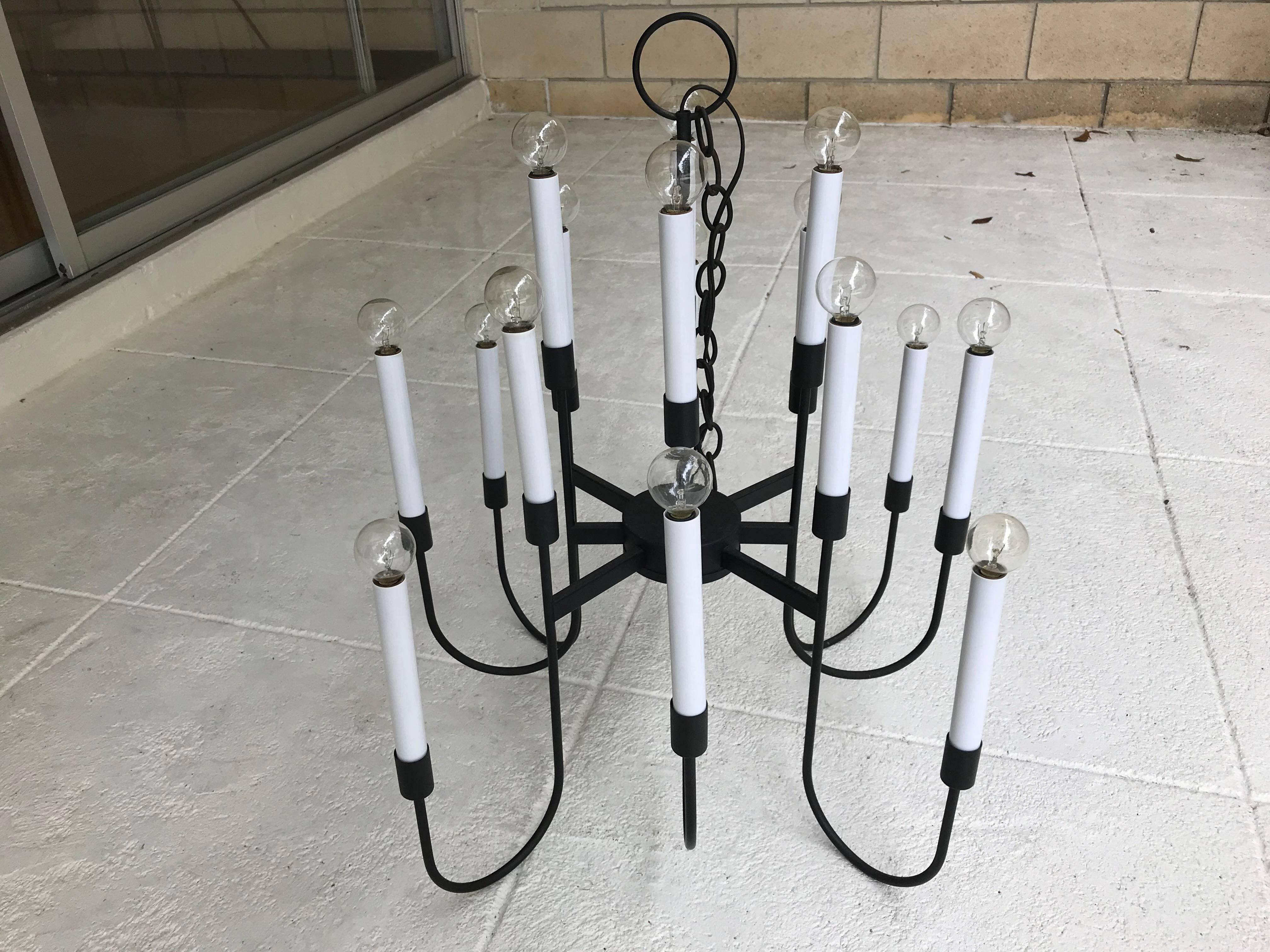 Modernist 16 Bulb Candelabra Chandelier by Lightolier in Black Enamel, 1960s In Good Condition In Southampton, NJ