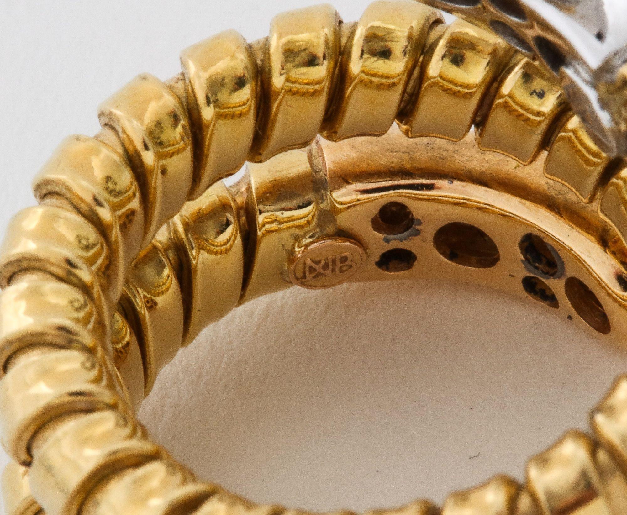  Gold Snake  Tubogas Ring With Diamond Head And Tail 18K In Good Condition For Sale In New York, NY