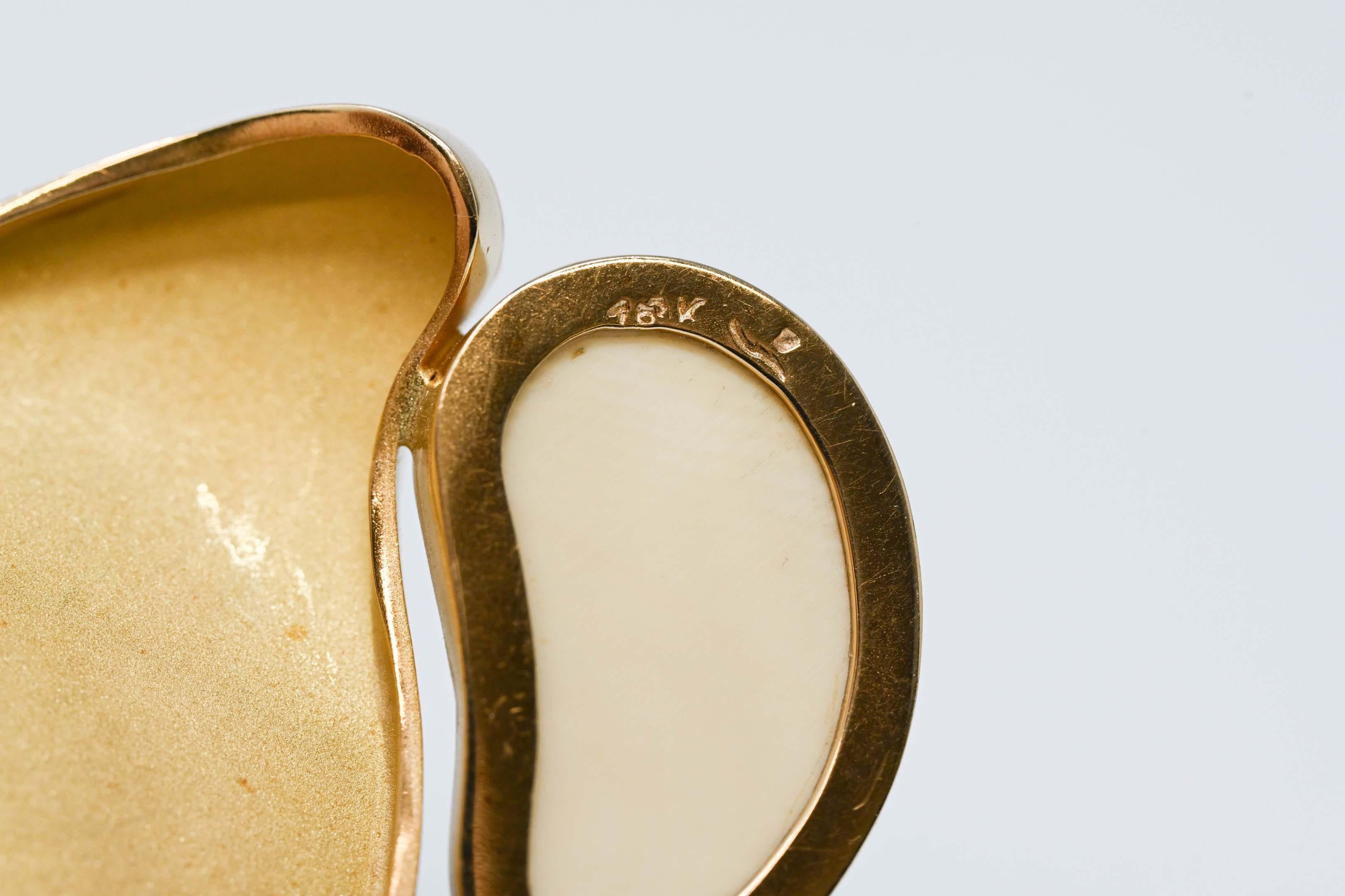 Broche modernista de oro de 18 quilates y diamantes de 0,20 ct en Bueno estado para la venta en Montreal, QC