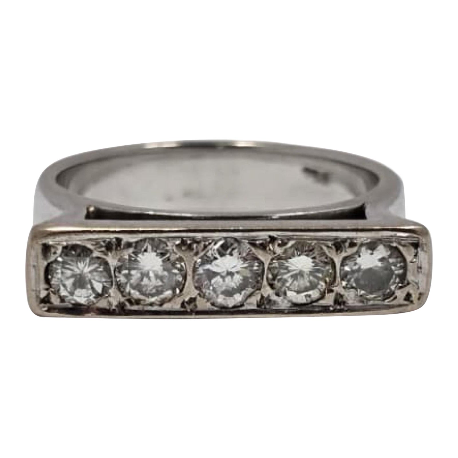 Anello Modernista a Bar in oro bianco 18 carati con diamante da 0,75 carati in vendita