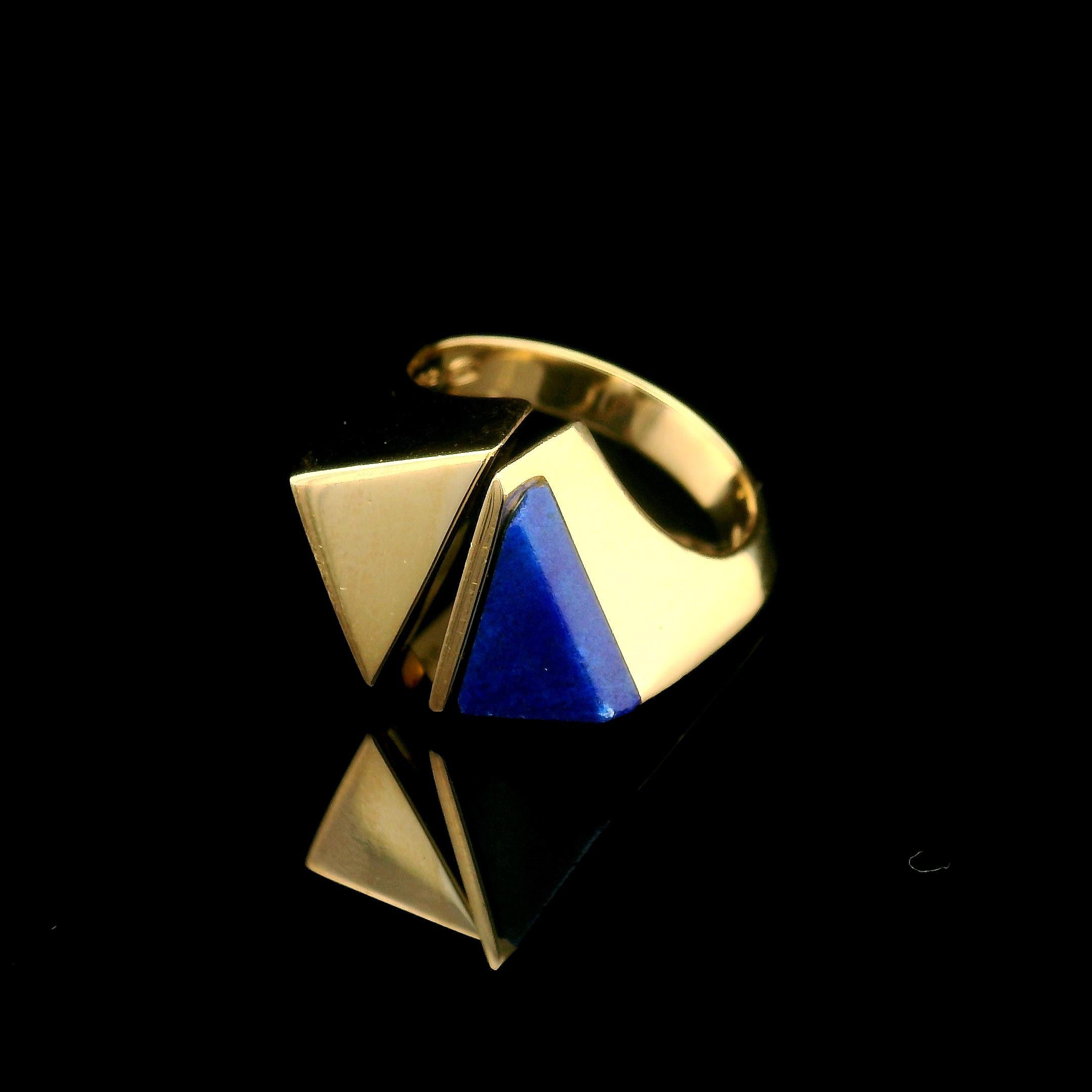–Stone(s)–
(1) Natural Genuine Lapis - Custom Triangular Cut- Inlay - Rich Cobalt Blue - 10.7 x 6.7mm (approx.)
Material: Solid 18k Yellow Gold
Weight: 10.13 Grams
Ring Size: 6.5 ( fitted on finger, item can not be sized)
Ring Width: 13.75mm (0.54