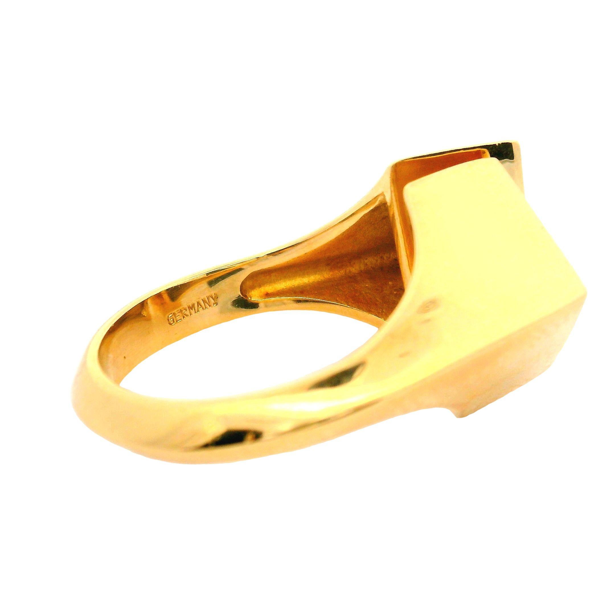 Women's Modernist 18k Yellow Gold Blue Lapis Geometric Triangular Bypass Tension Ring For Sale