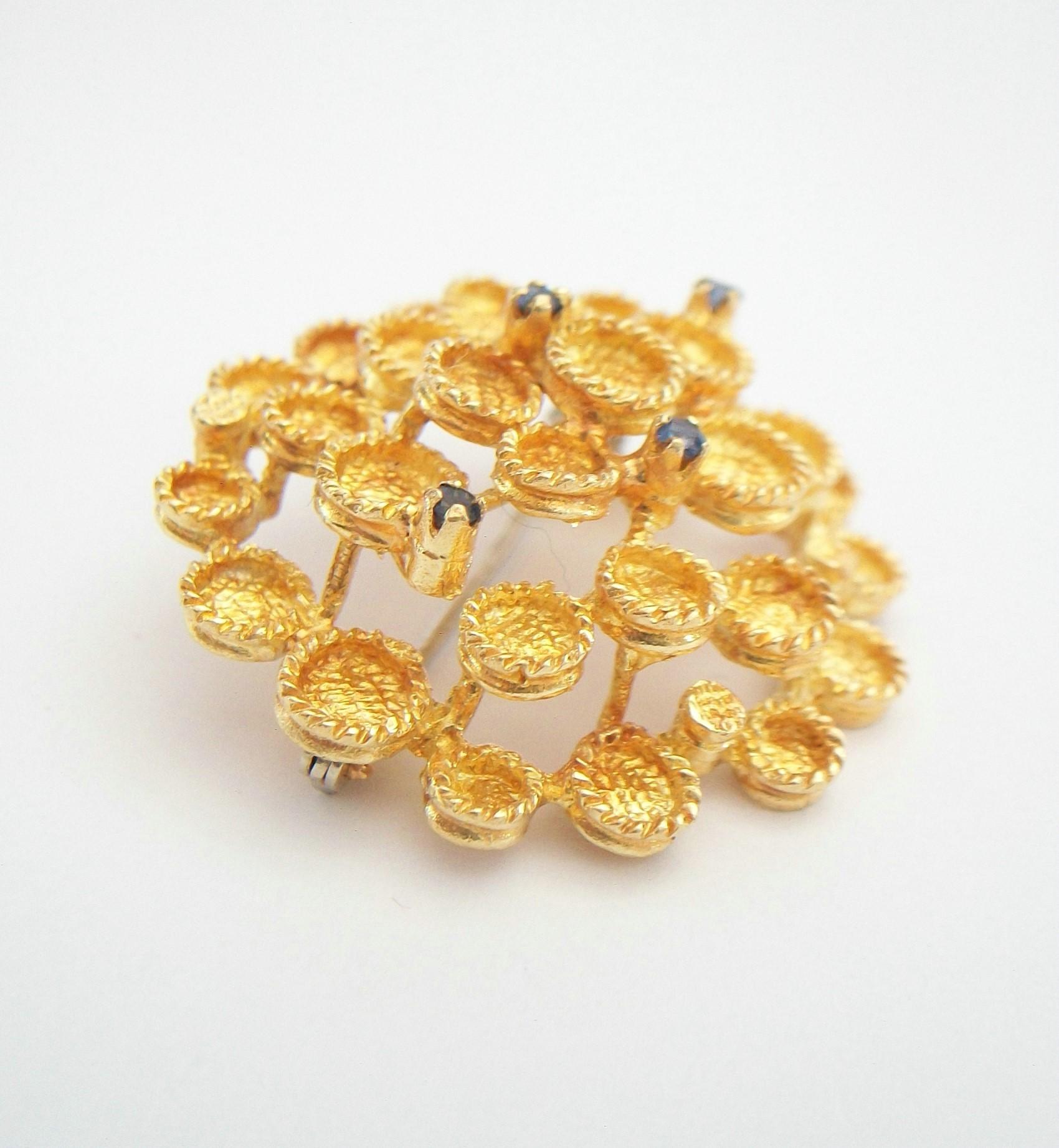 Women's or Men's Modernist 18K Yellow Gold Brooch with Sapphires, Italy, Circa 1970's For Sale