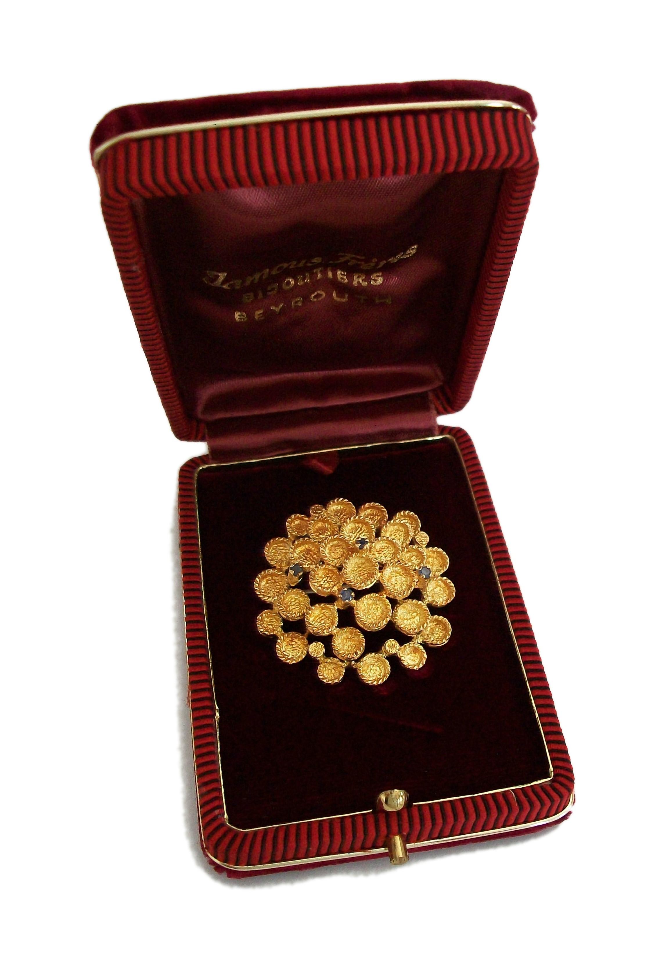 Modernist 18K Yellow Gold Brooch with Sapphires, Italy, Circa 1970's For Sale 4