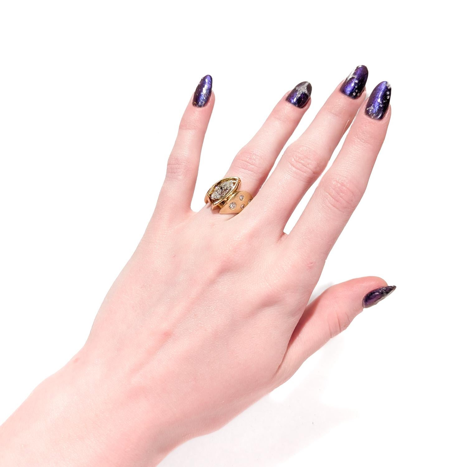 Anillo modernista estilo sello de oro amarillo de 18 quilates y diamante talla brillante marquesa en venta 6