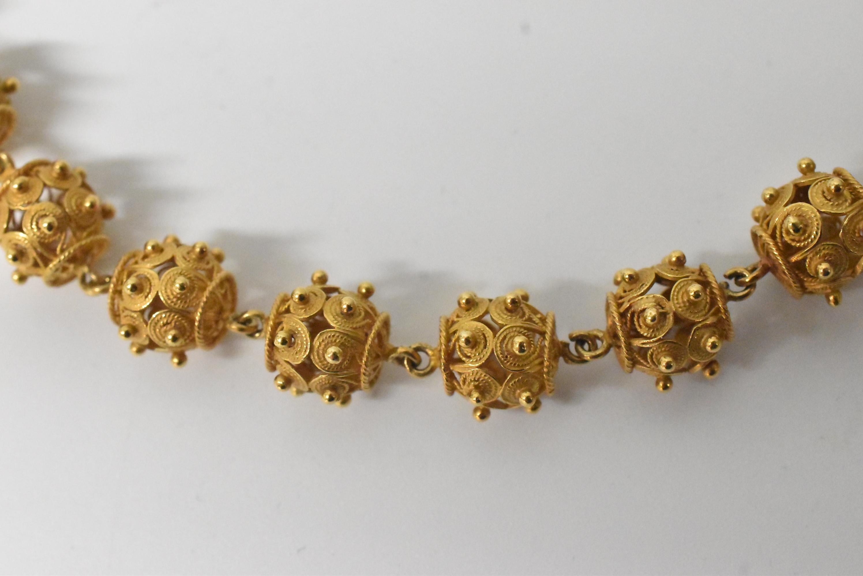 Modernistische Halskette und Ohrringe aus 18 Karat Gelbgold, Atomic-Stil (Nordamerikanisch) im Angebot