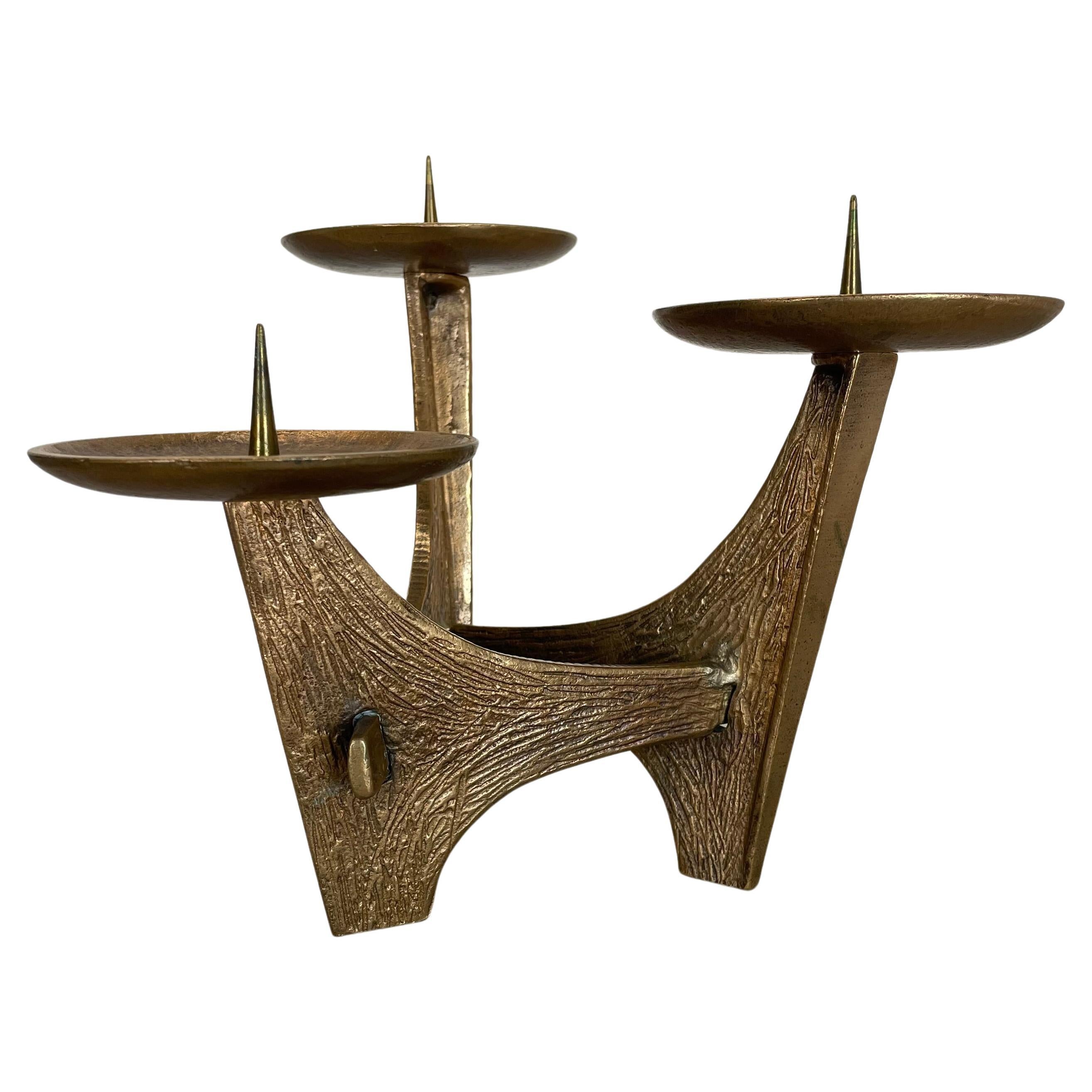 Bougeoir sculptural moderniste de 1,8 kg en métal bronze brutal, France, années 1960