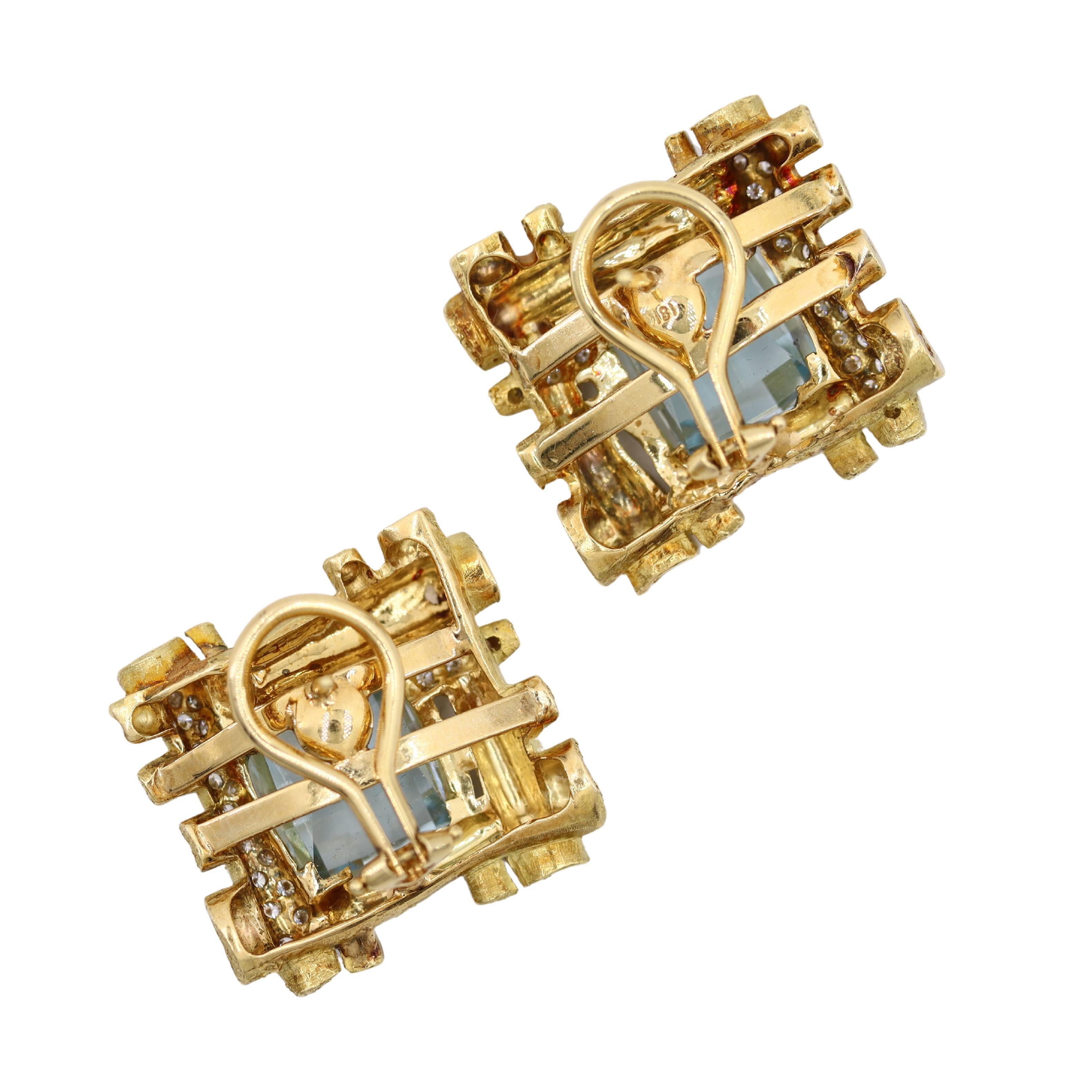 Boucles d'oreilles modernistes en or jaune 18 carats avec aigues-marines et diamants Unisexe en vente