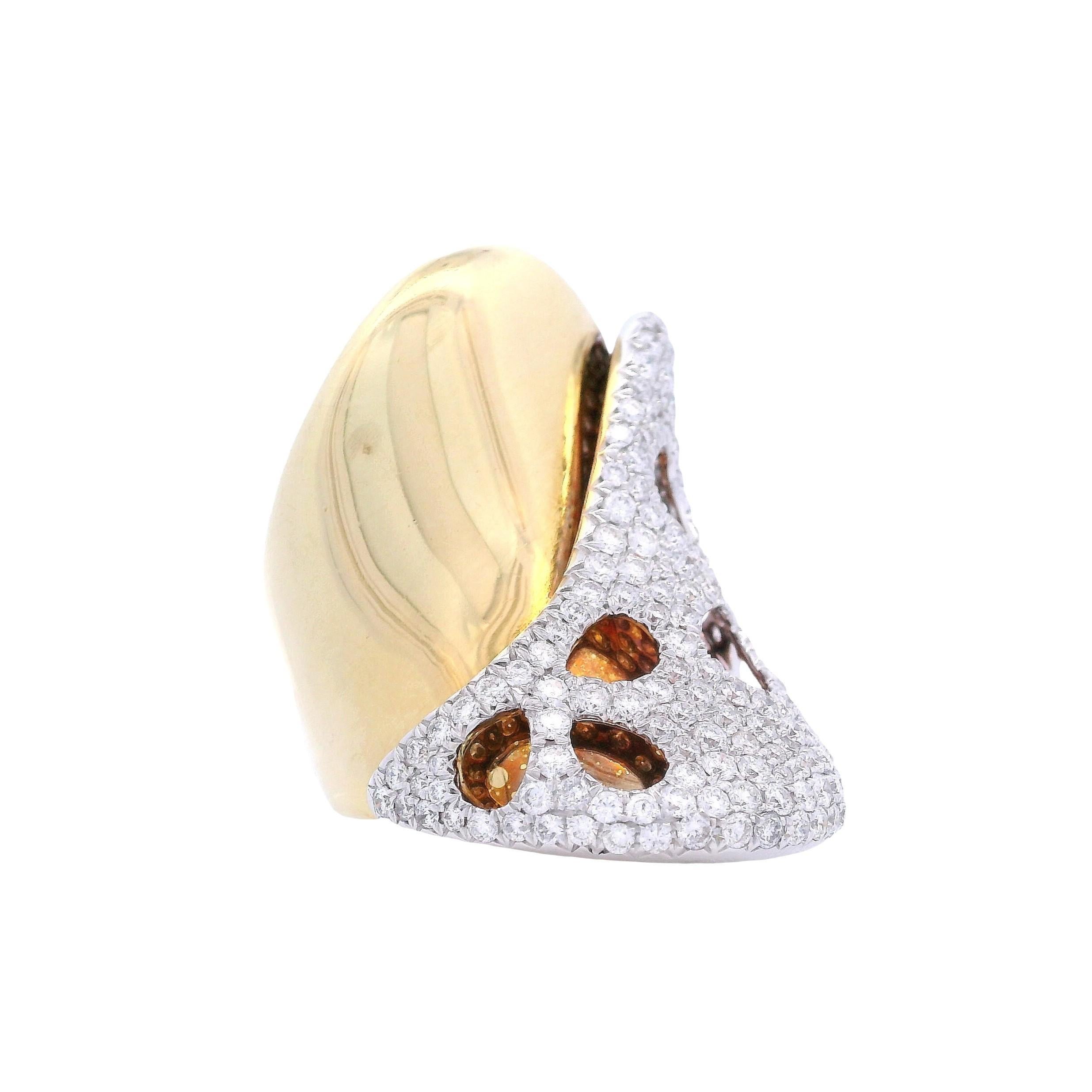 Taglio brillante Anello modernista in oro giallo e bianco 18kt con 3,50 carati di diamanti in vendita