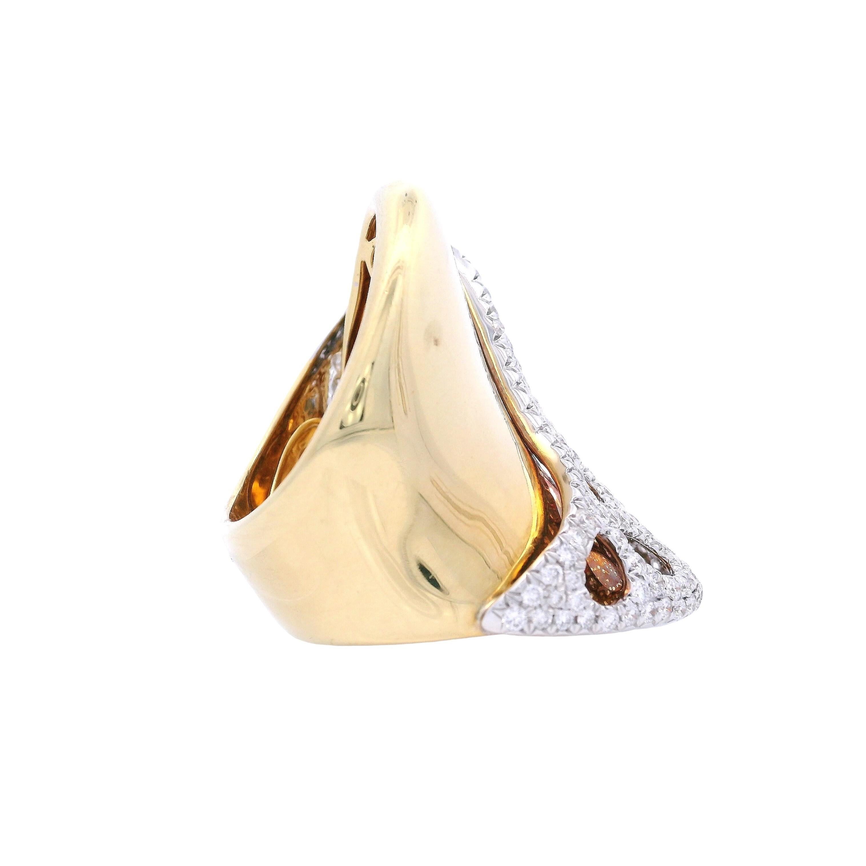 Anello modernista in oro giallo e bianco 18kt con 3,50 carati di diamanti In condizioni buone in vendita a Aventura, FL