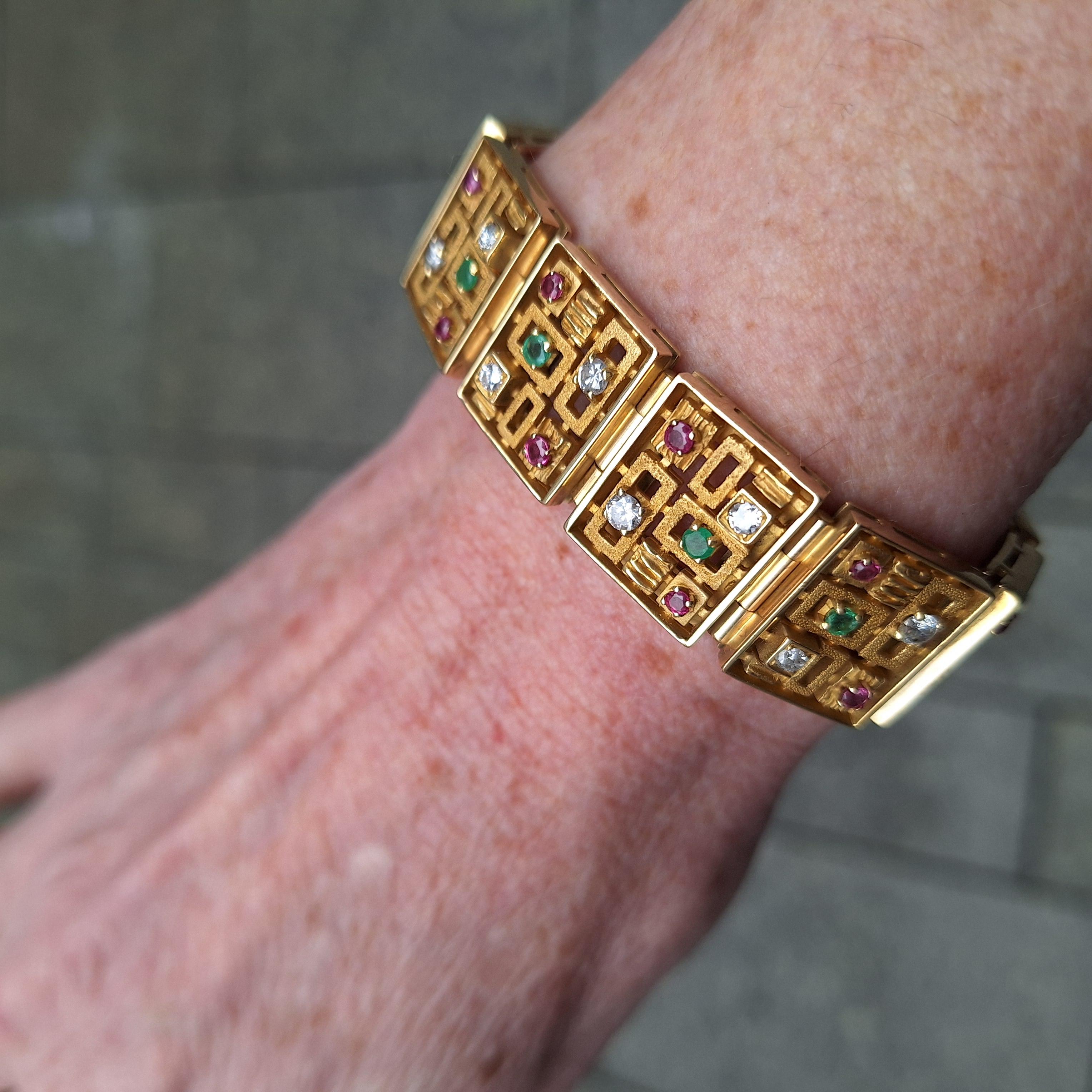 Bracelet moderniste en or 18K de 1,9 carat de diamants, rubis et émeraudes Meran 1970 en vente 4