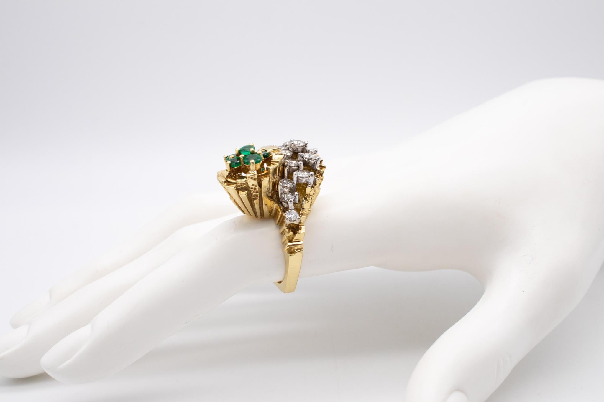 Brilliant Cut Modernist 1970 Bold Cocktail Ring In 18Kt With 3.15 Cts Of Diamonds And Emeralds For Sale