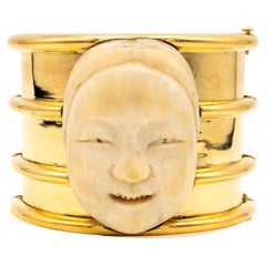 Modernist 1970 Chinoiserie Cuff Bracelet Solid 18kt Yellow Gold with Buddha Face