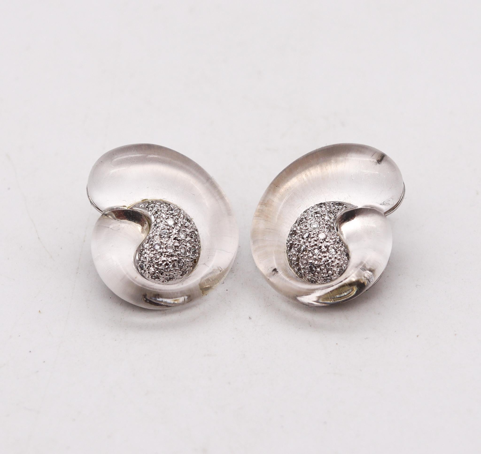 Modernist clips earrings designed by LHO.

Beautiful modern and youthful pair of clips-earrings crafted in solid white gold of 18 karats, with very high polished finish. Suited at the reverse, with French omega backs for fastening clips and the