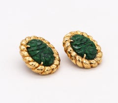 MODERNISTE 1970 Boucles d'oreilles à clip en or 18Kt avec 24.30 Ctw Maw Sit Sit Jade