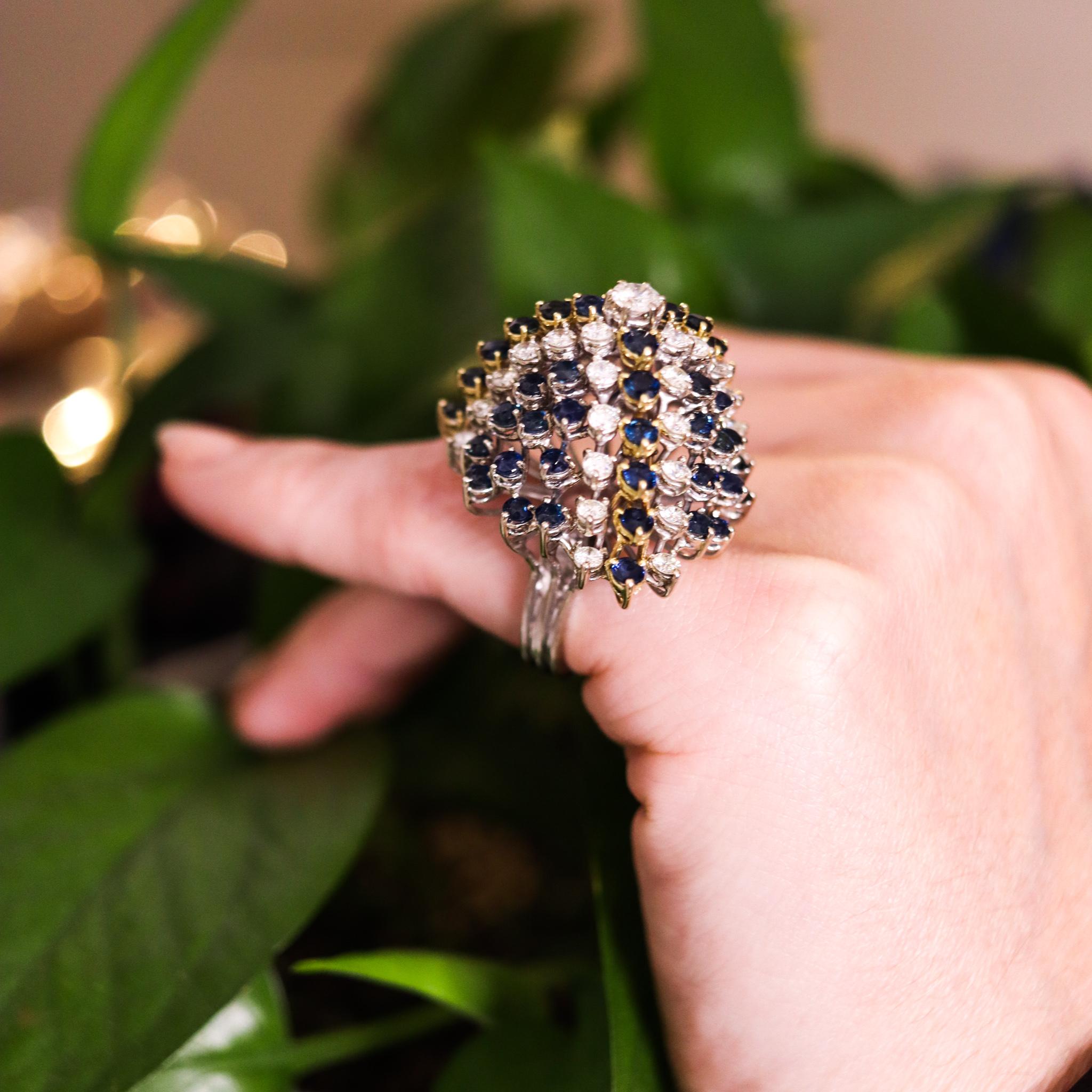 Modernist 1970 Cluster Cocktail Ring 14kt Gold with 10.36 Ctw Diamonds Sapphires In Excellent Condition For Sale In Miami, FL