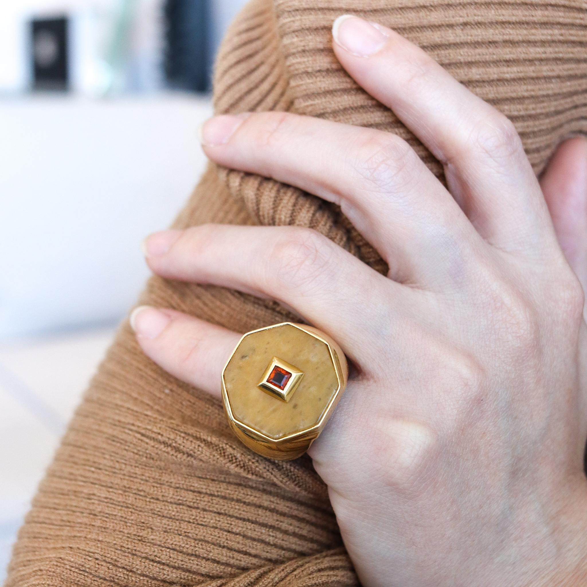 Modernist 1970 Cocktail Agate Ring in Wood and 18Kt Yellow Gold with One Citrine For Sale 2
