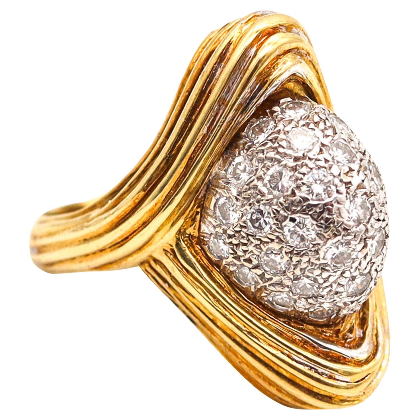MODERNIST 1970 Cocktailring aus 18 Karat Gold mit 1,70 Gesamtkaratgewicht in Diamanten